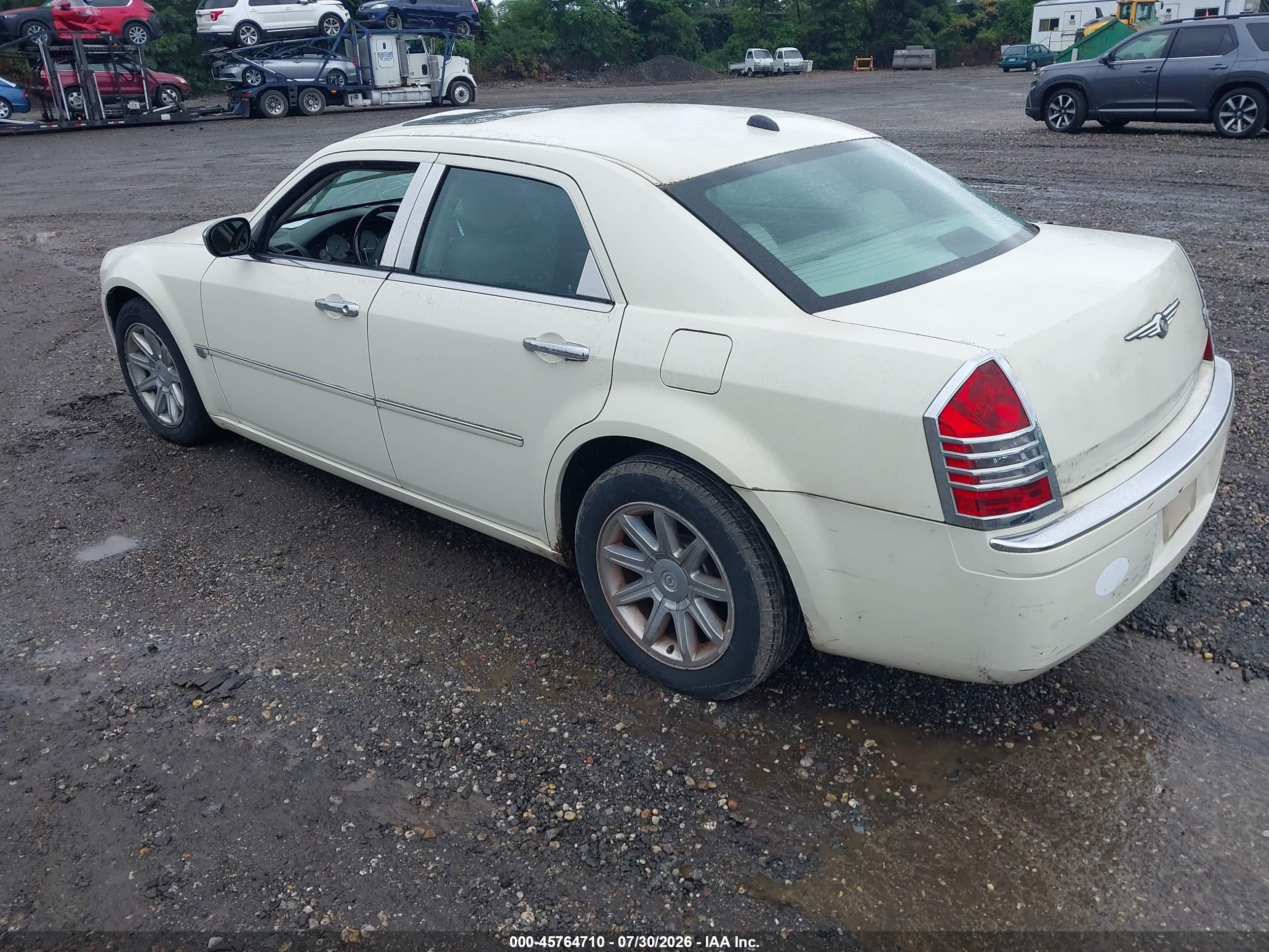 2005 Chrysler 300c   White vin: 2C3JA63H25H502232
