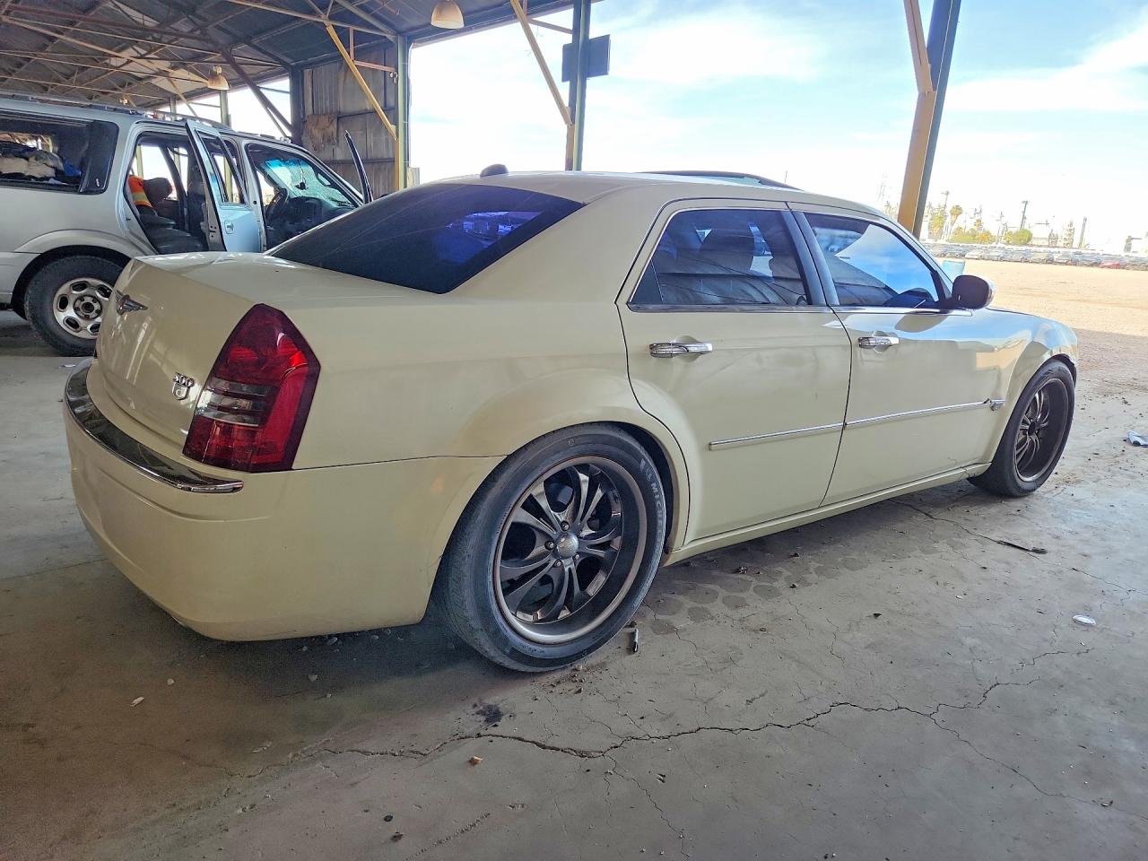 2005 Chrysler 300c White vin: 2C3JA63H85H616509