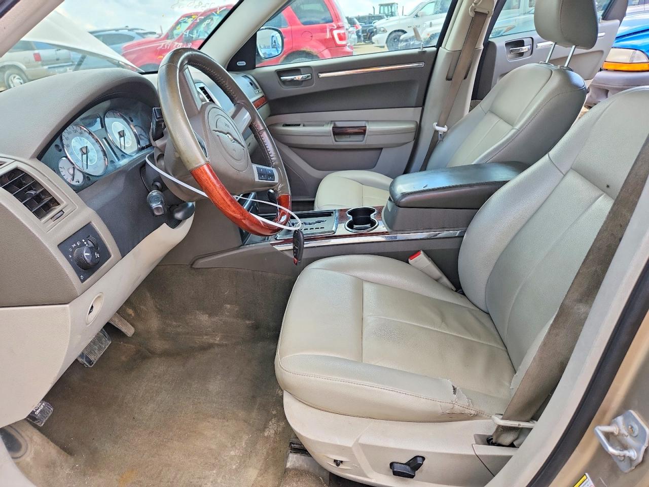 2008 Chrysler 300 Limited Желто-коричневый vin: 2C3KA33G18H238063