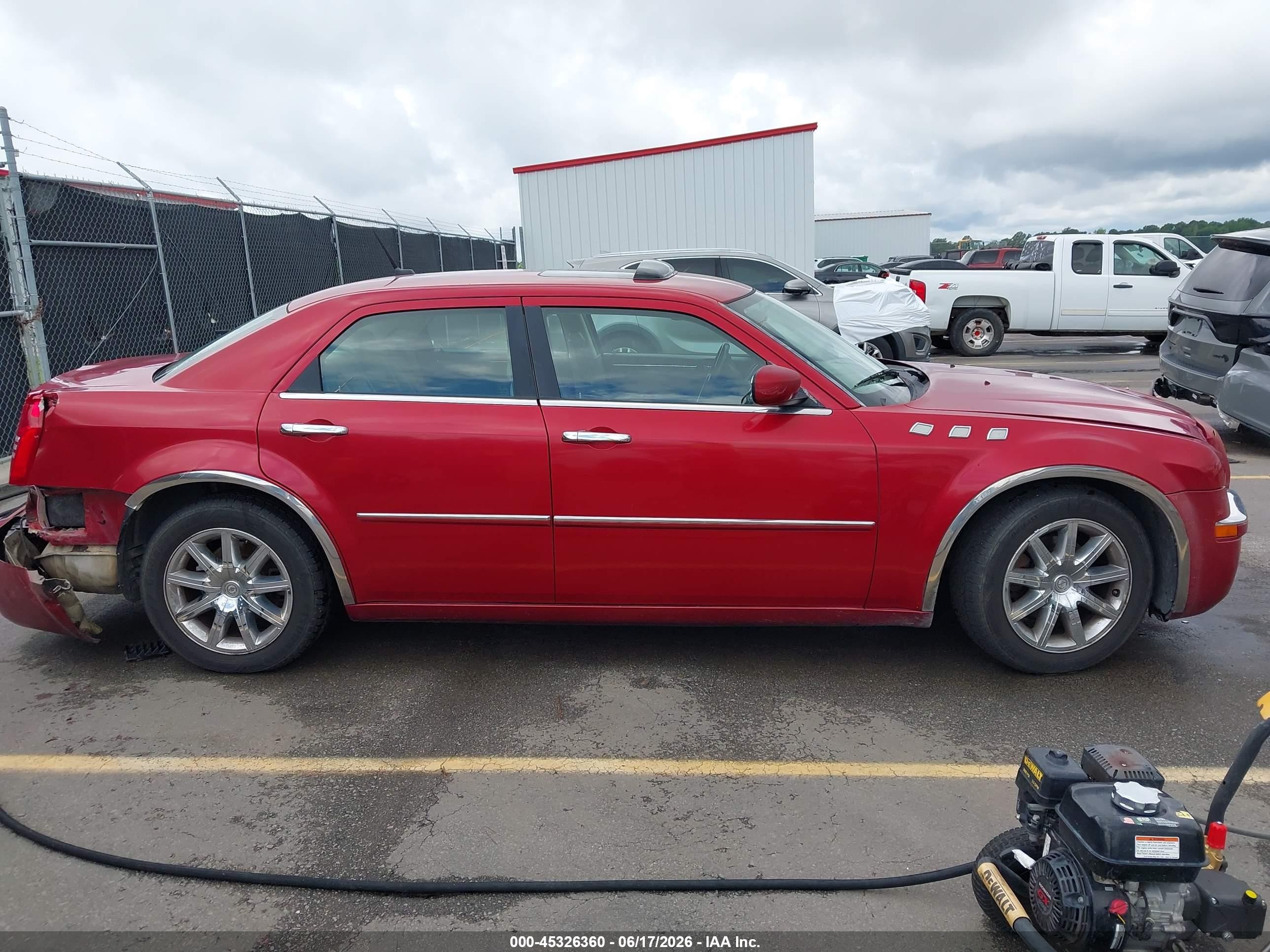 2008 Chrysler 300 Limited Red vin: 2C3KA33G38H179260