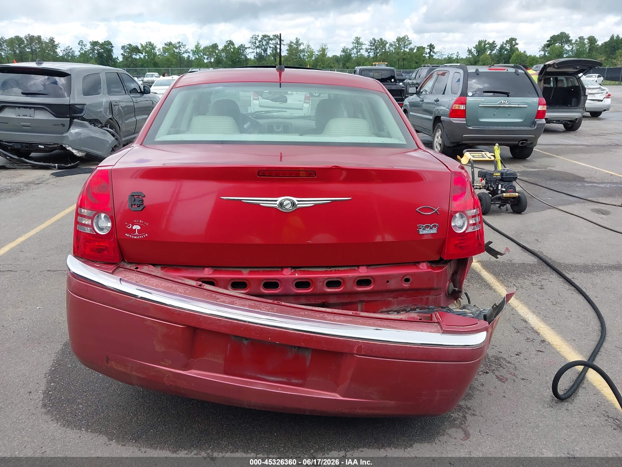 2008 Chrysler 300 Limited Red vin: 2C3KA33G38H179260