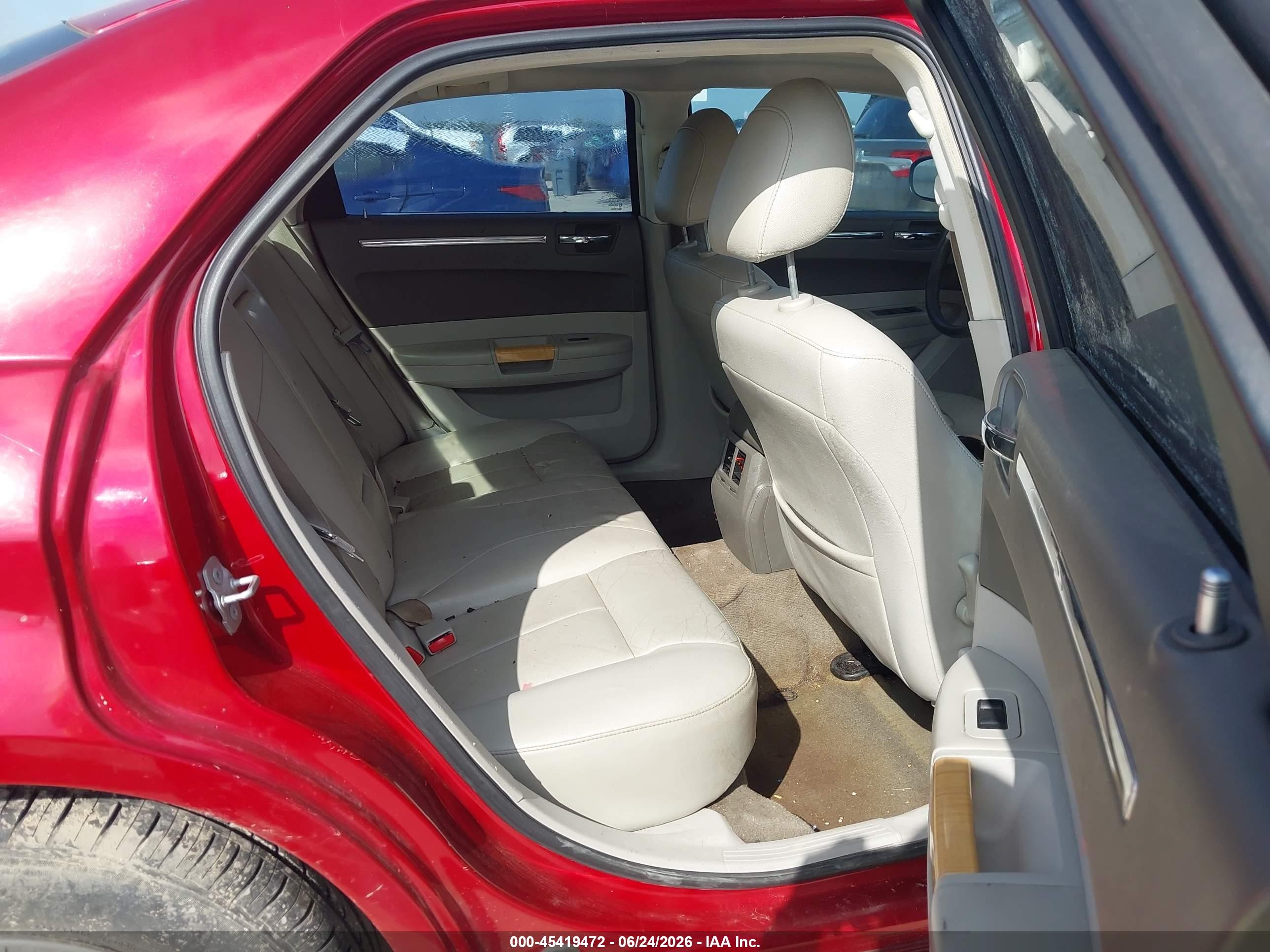 2008 Chrysler 300 Limited Red vin: 2C3KA33G78H253070