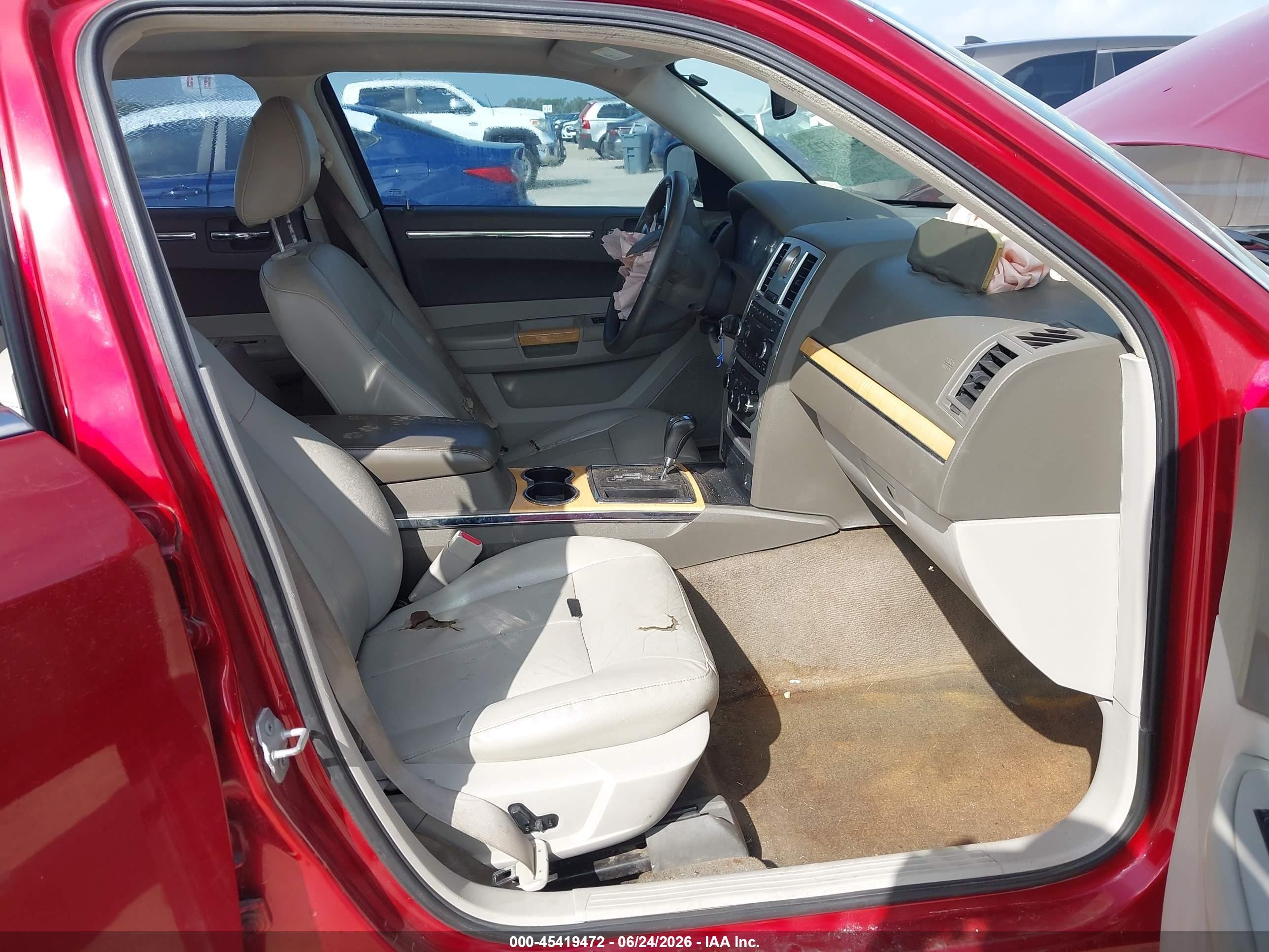 2008 Chrysler 300 Limited Red vin: 2C3KA33G78H253070