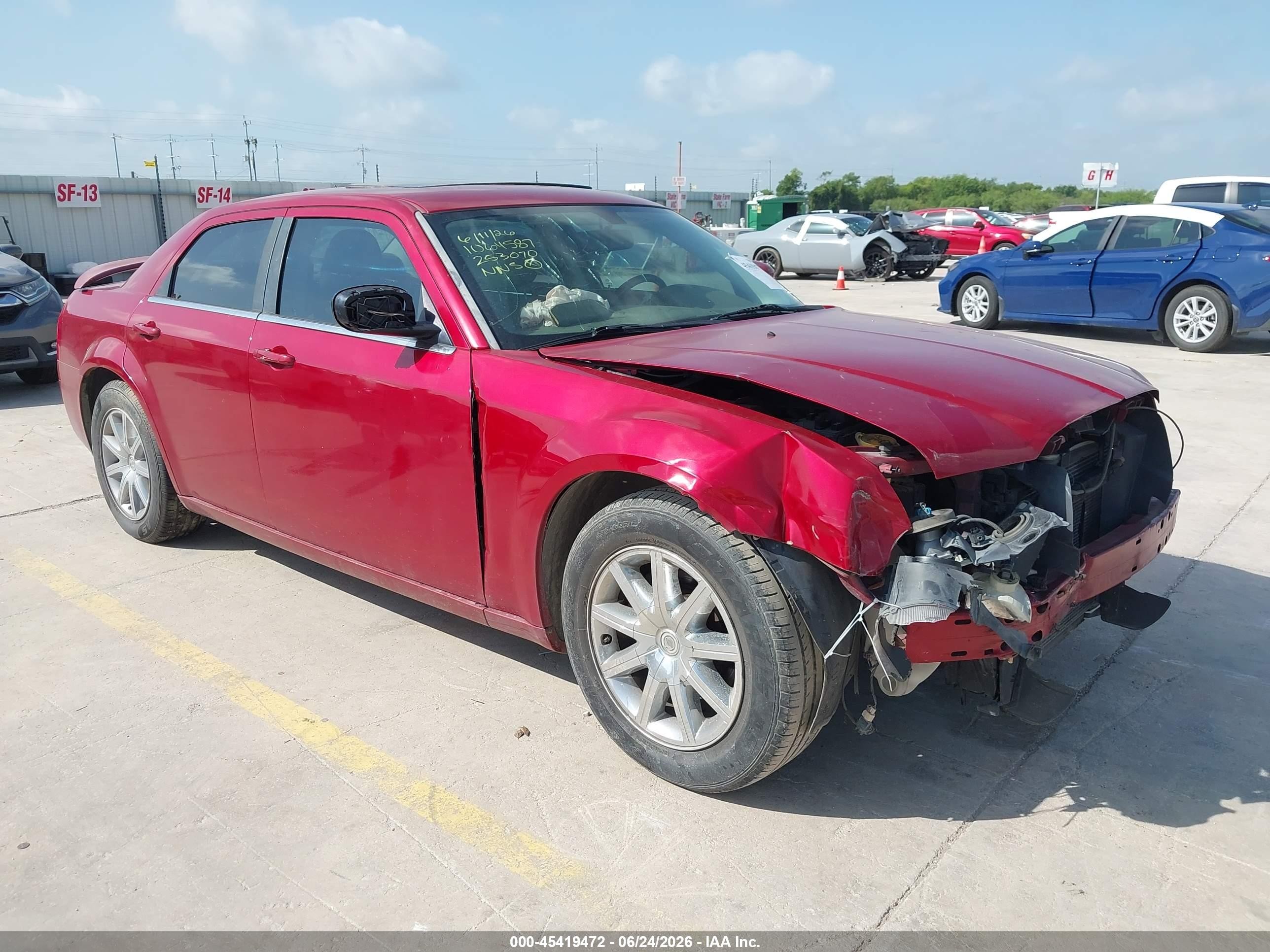 2008 Chrysler 300 Limited Red vin: 2C3KA33G78H253070