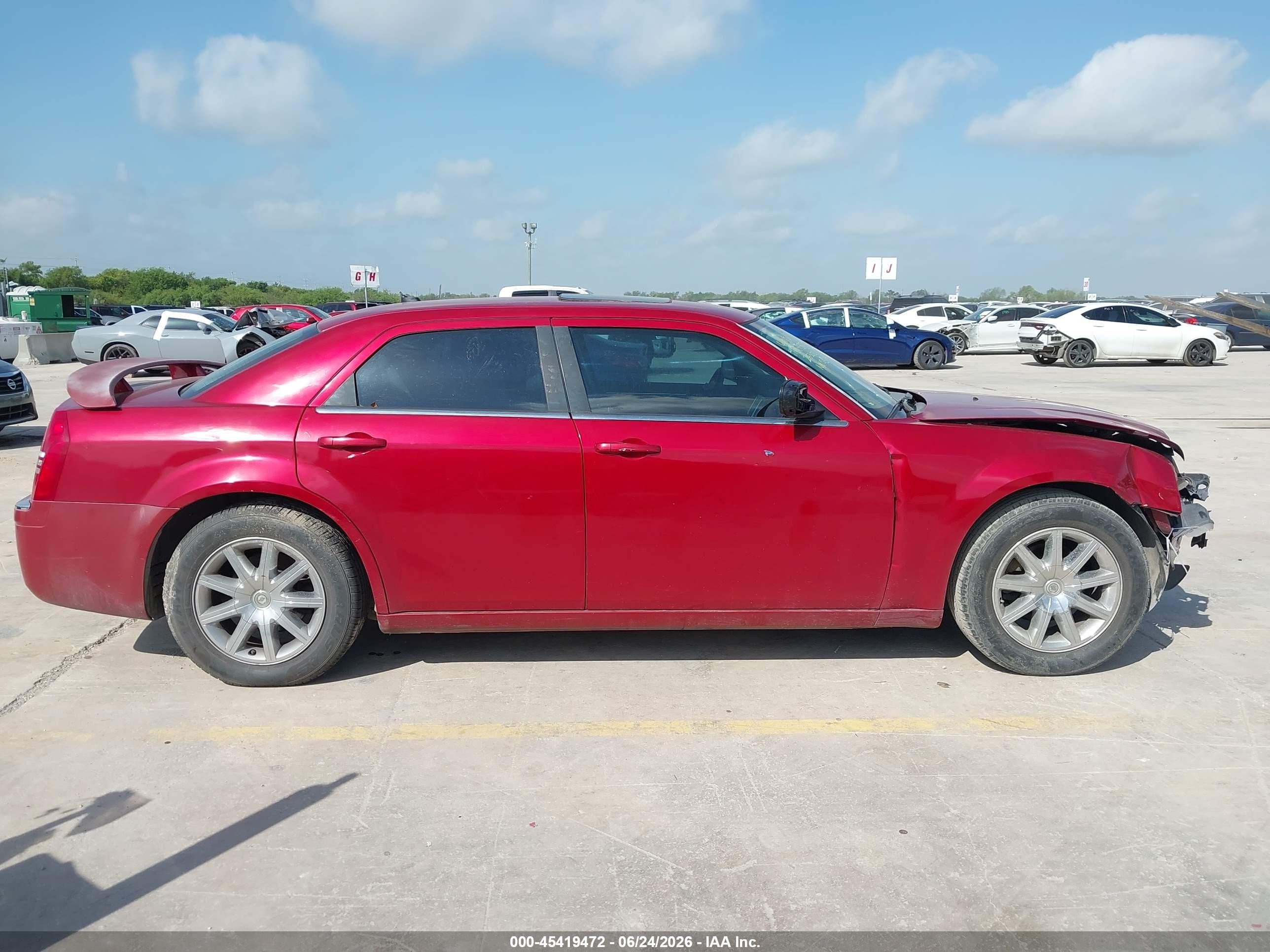 2008 Chrysler 300 Limited Red vin: 2C3KA33G78H253070