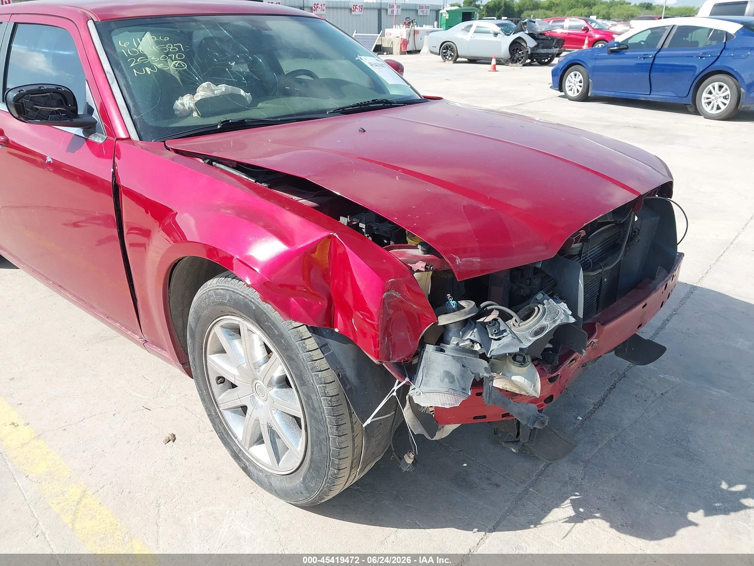 2008 Chrysler 300 Limited Red vin: 2C3KA33G78H253070