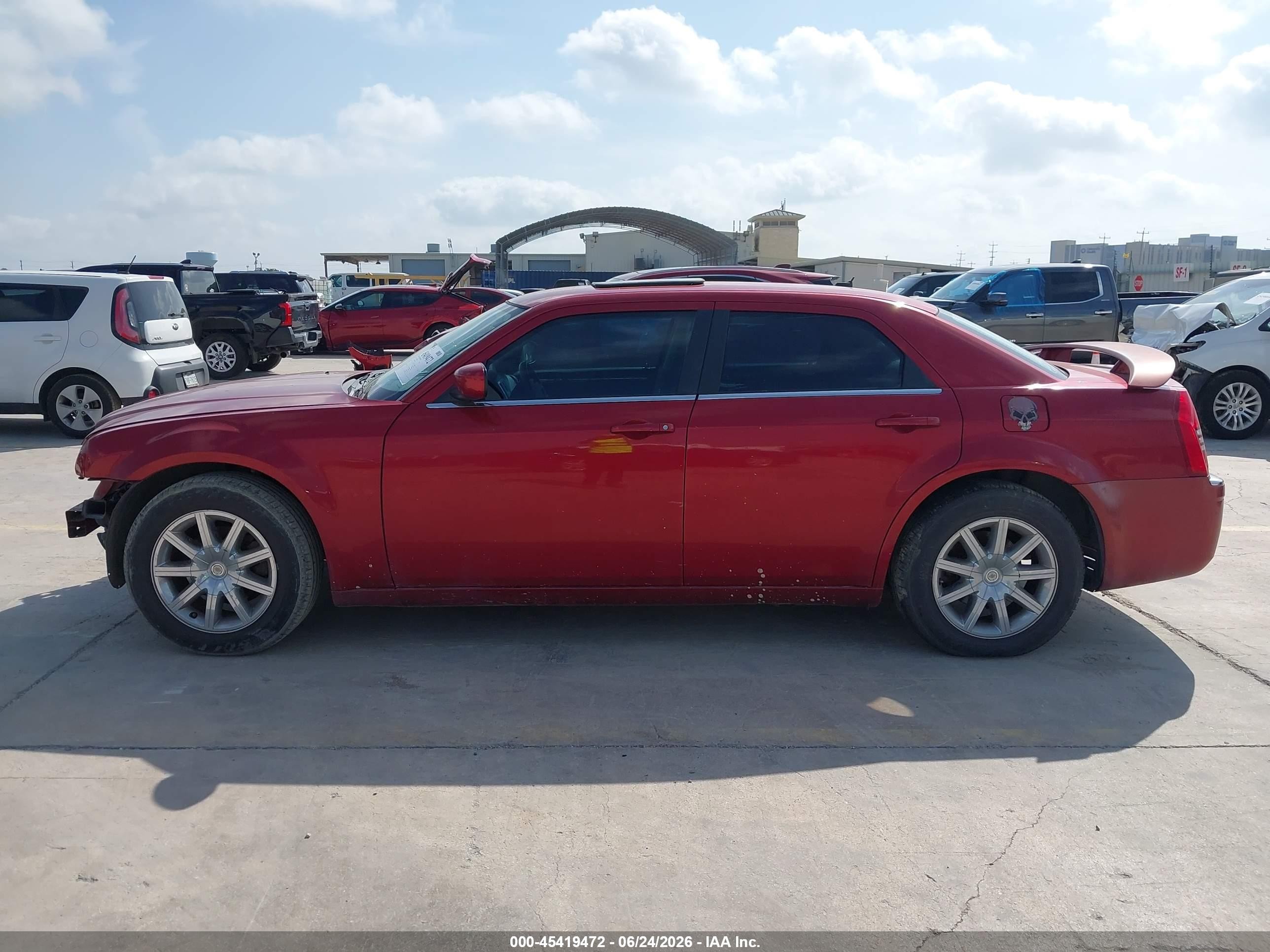 2008 Chrysler 300 Limited Red vin: 2C3KA33G78H253070