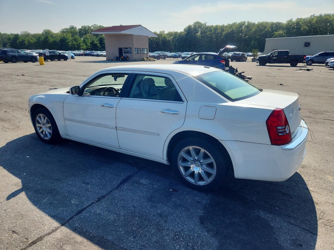 2009 Chrysler 300 Limited White vin: 2C3KA33V69H604065