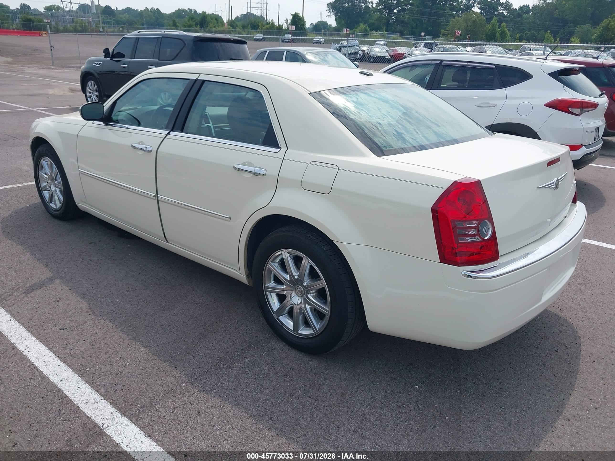 2009 Chrysler 300 Limited Cream vin: 2C3KA33V79H619626