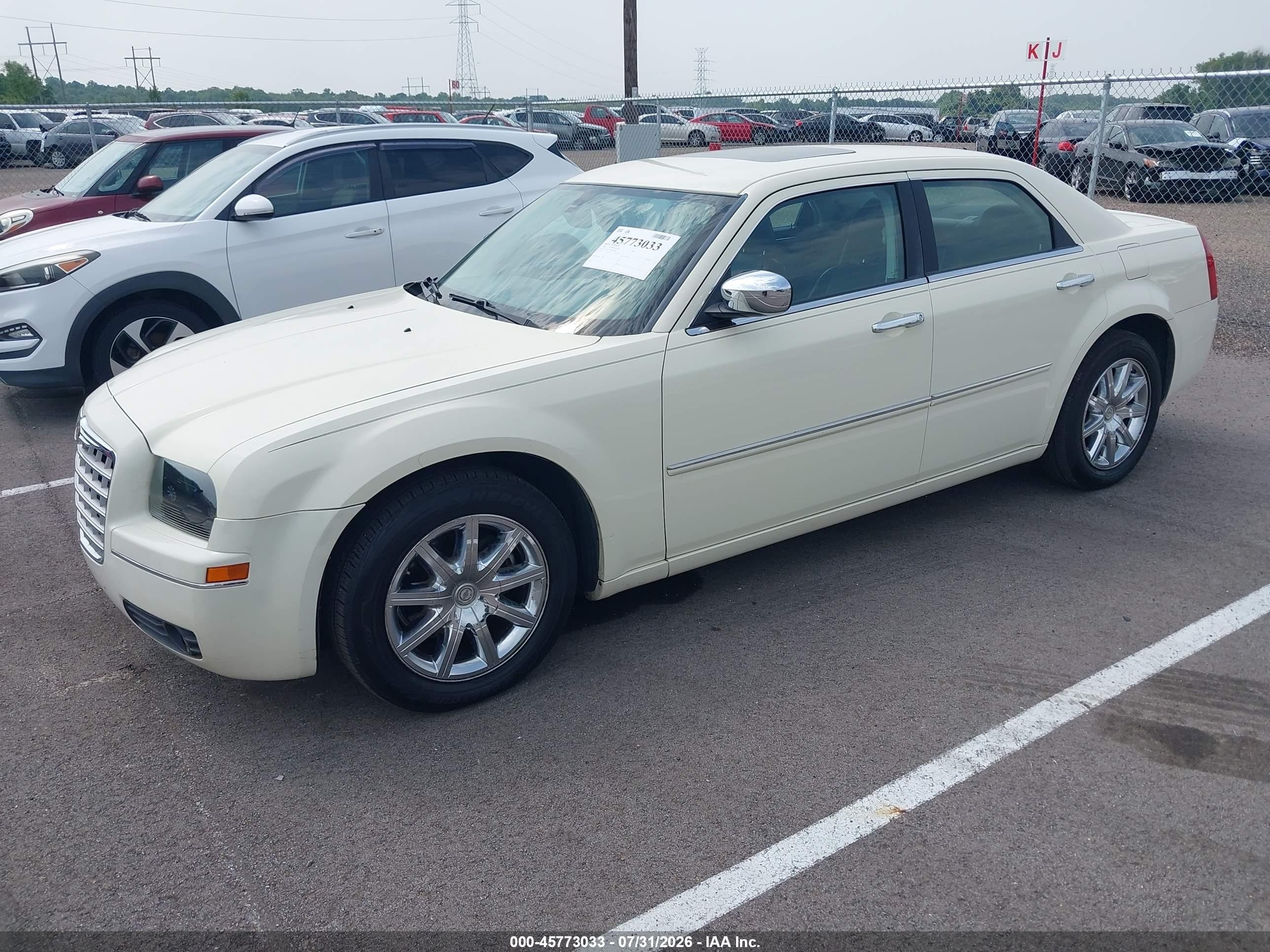 2009 Chrysler 300 Limited Cream vin: 2C3KA33V79H619626