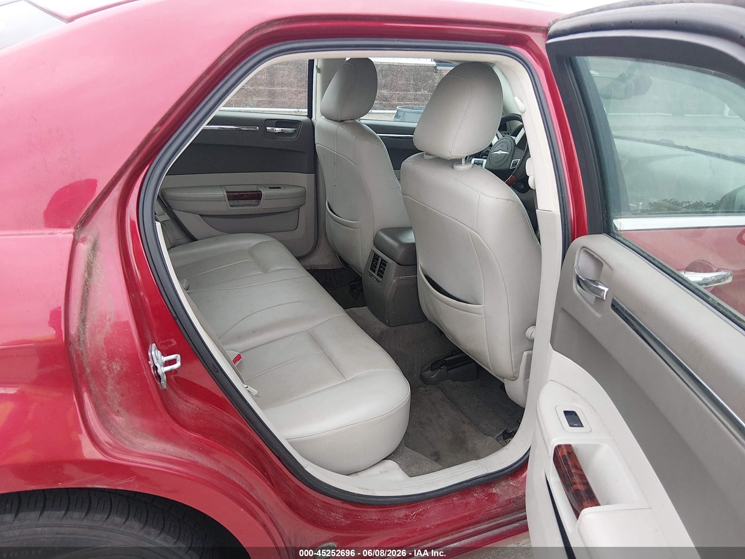 2009 Chrysler 300 Limited Red vin: 2C3KA33V99H576424