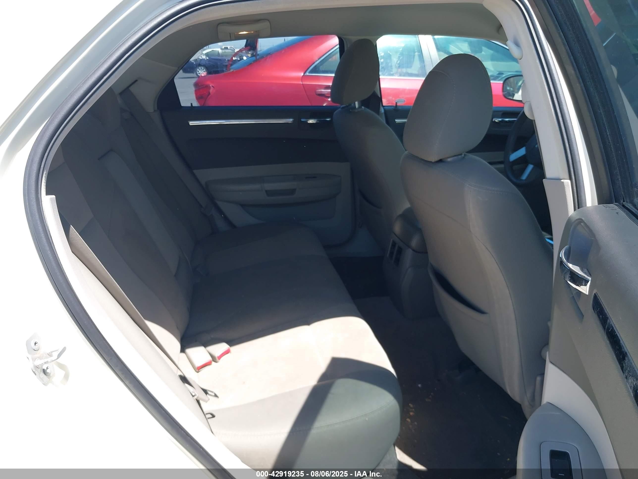 2009 Chrysler 300 Lx Cream vin: 2C3KA43D59H558001