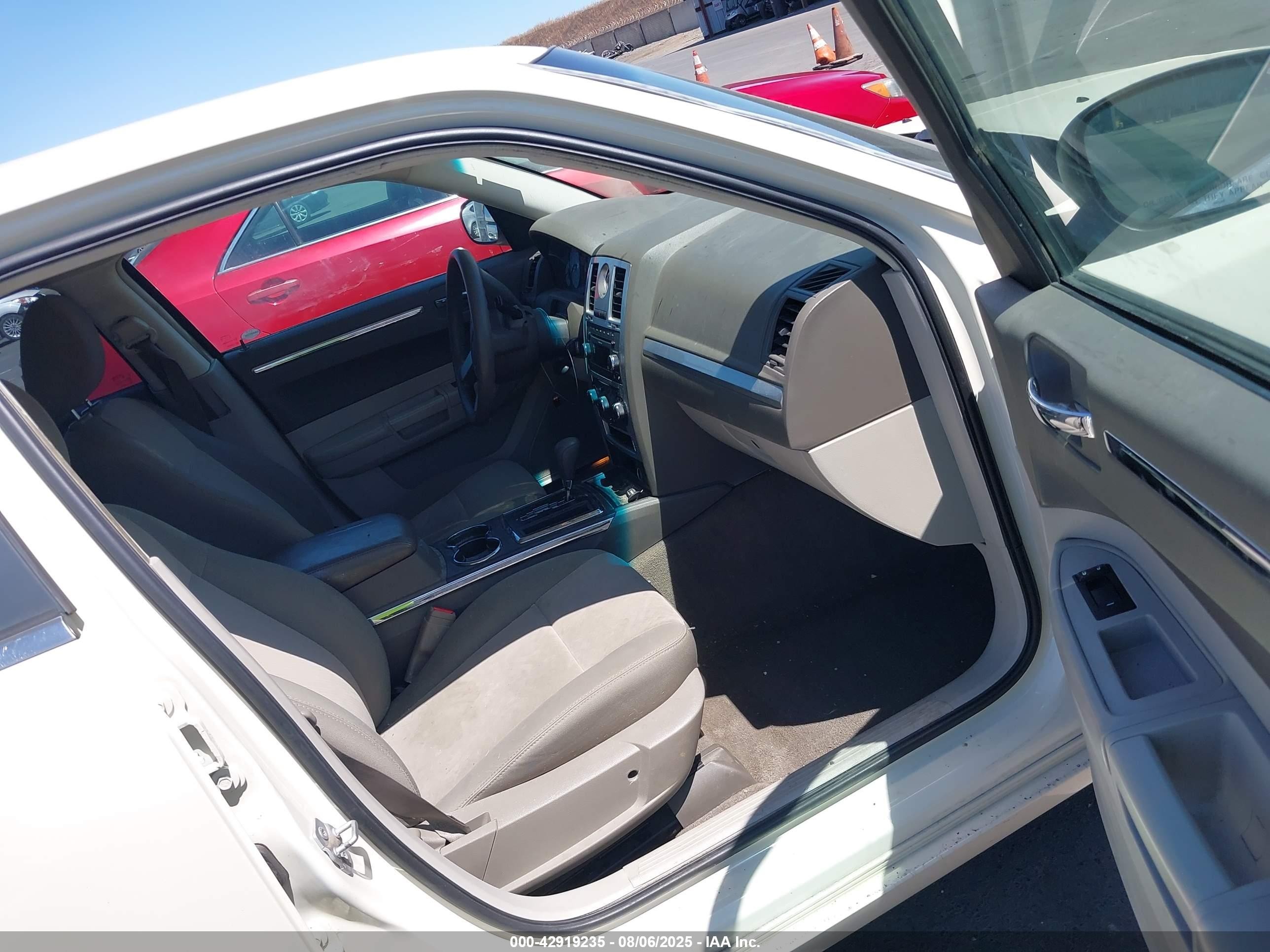 2009 Chrysler 300 Lx Cream vin: 2C3KA43D59H558001