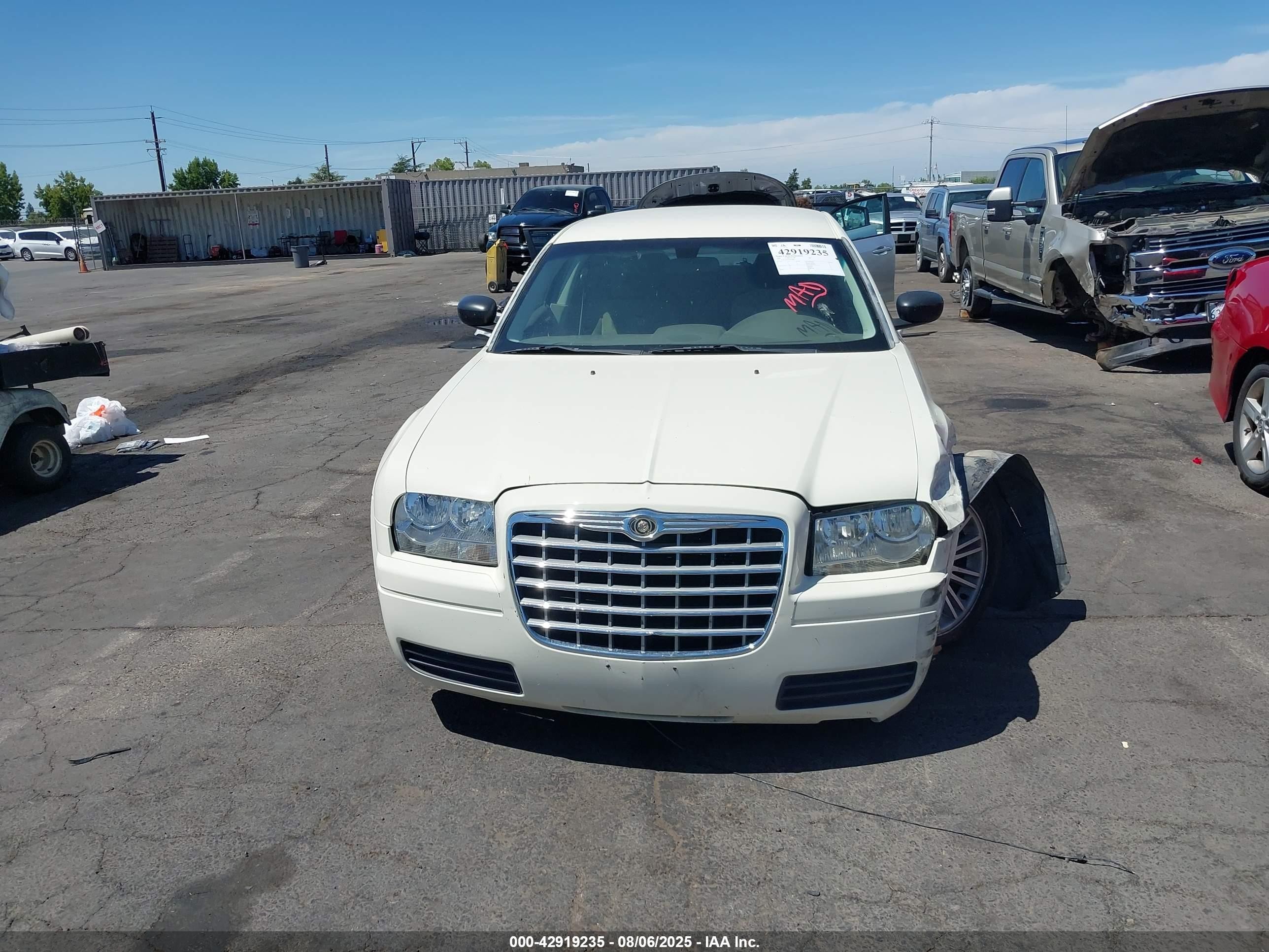 2009 Chrysler 300 Lx Cream vin: 2C3KA43D59H558001