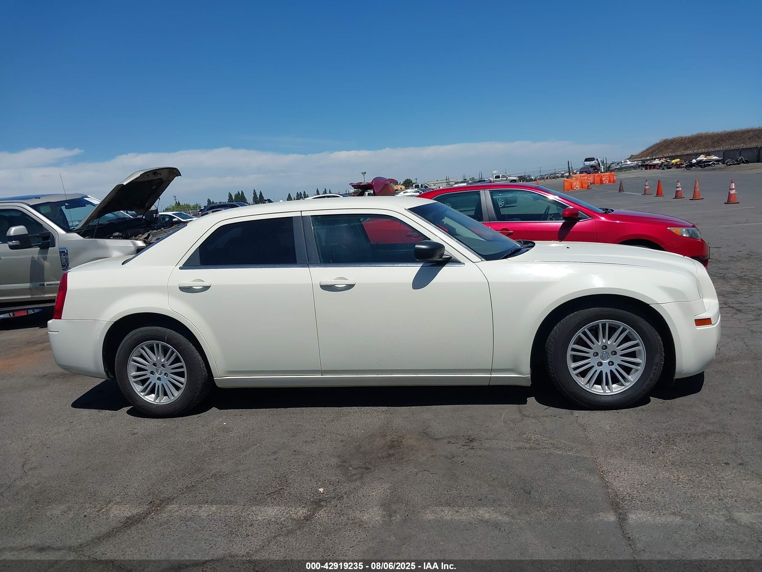 2009 Chrysler 300 Lx Cream vin: 2C3KA43D59H558001