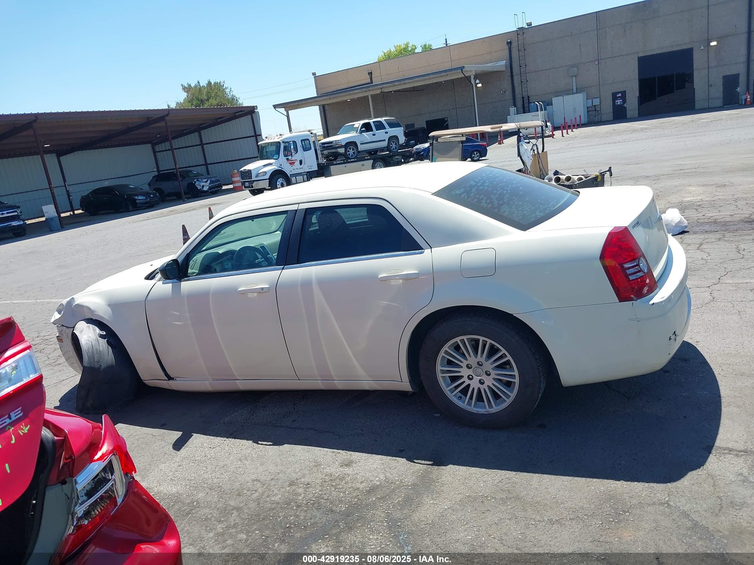 2009 Chrysler 300 Lx Cream vin: 2C3KA43D59H558001