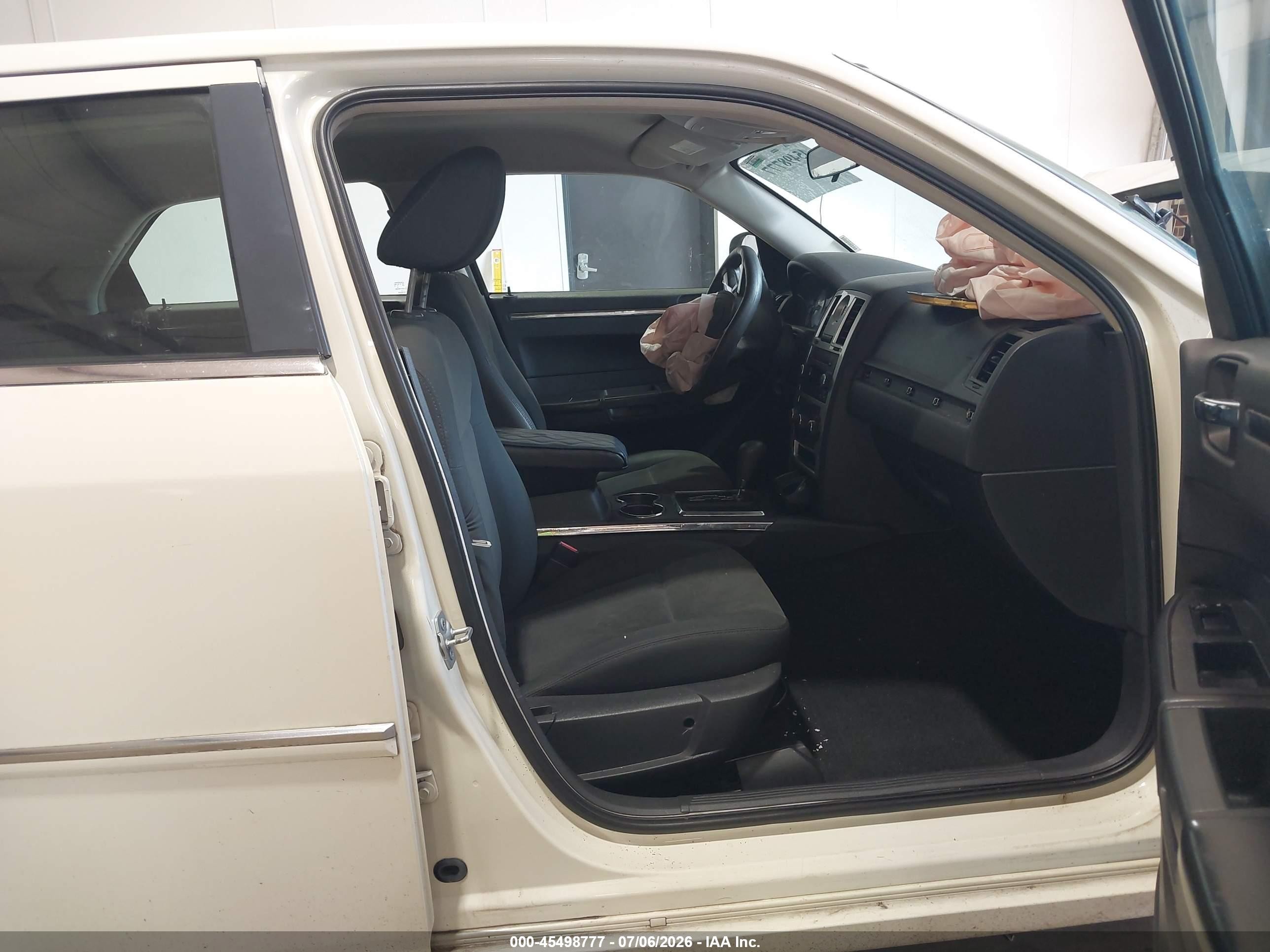 2009 Chrysler 300 Lx White vin: 2C3KA43D99H614585