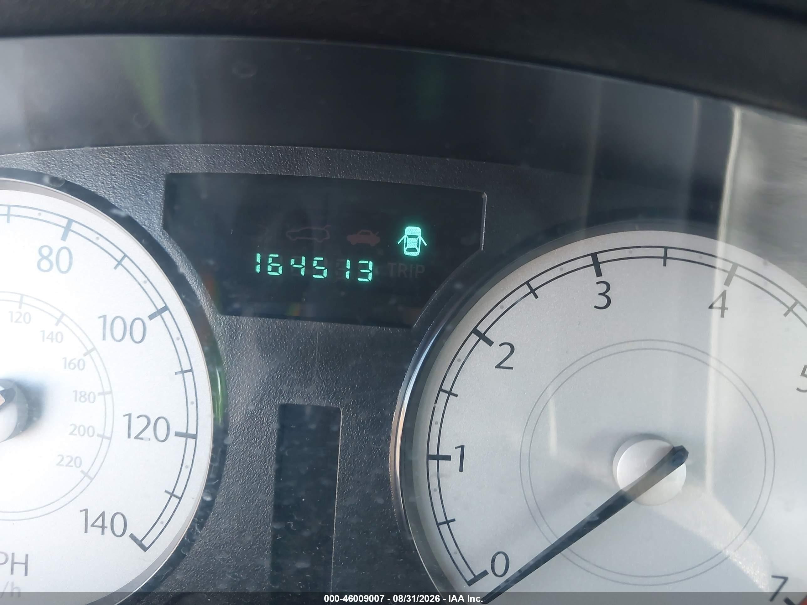 2006 Chrysler 300   White vin: 2C3KA43R06H376181