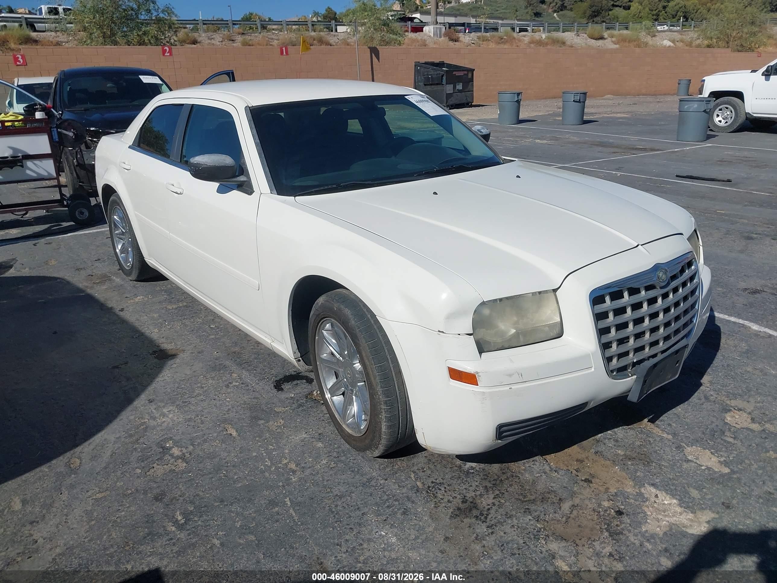 2006 Chrysler 300   White vin: 2C3KA43R06H376181