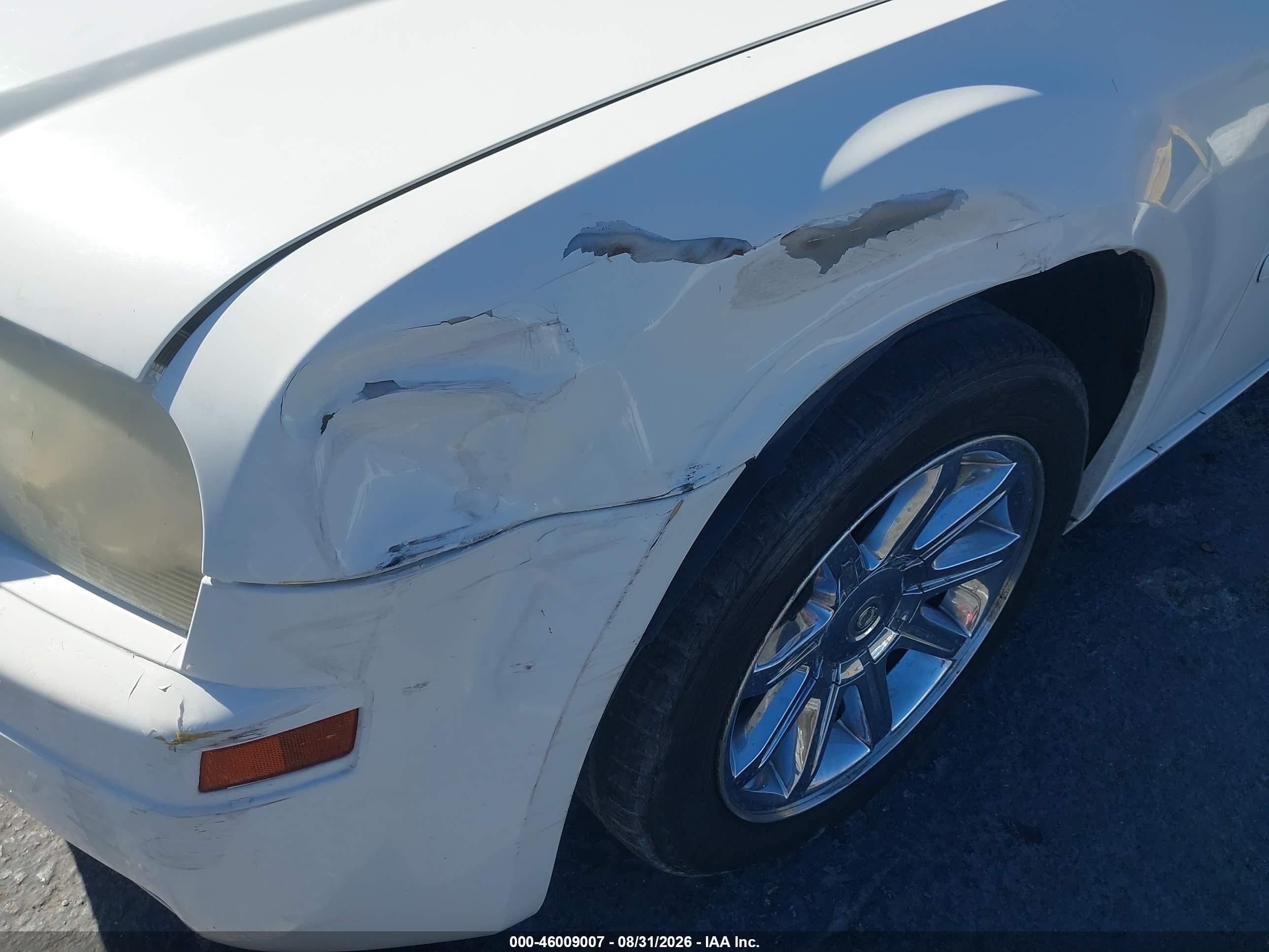 2006 Chrysler 300   White vin: 2C3KA43R06H376181
