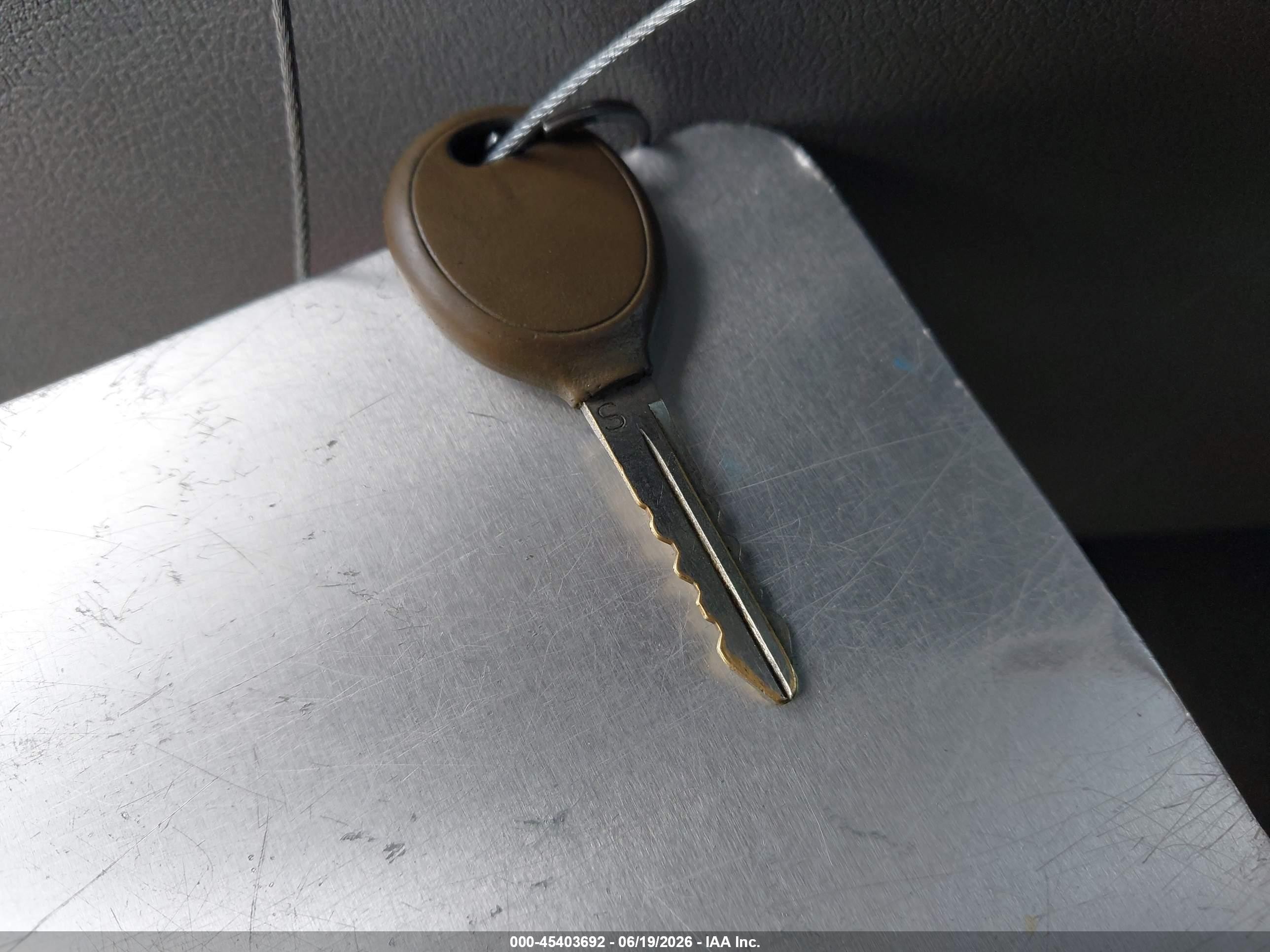 2007 Chrysler 300   Серебряный vin: 2C3KA43R07H795472