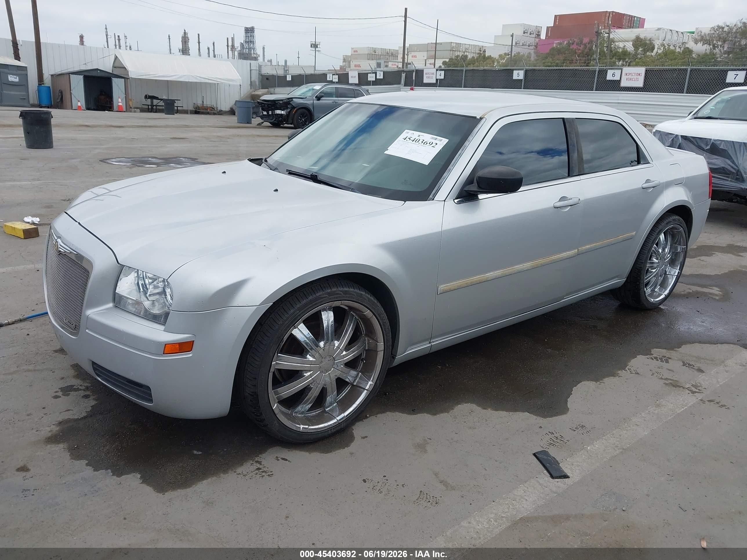2007 Chrysler 300   Серебряный vin: 2C3KA43R07H795472