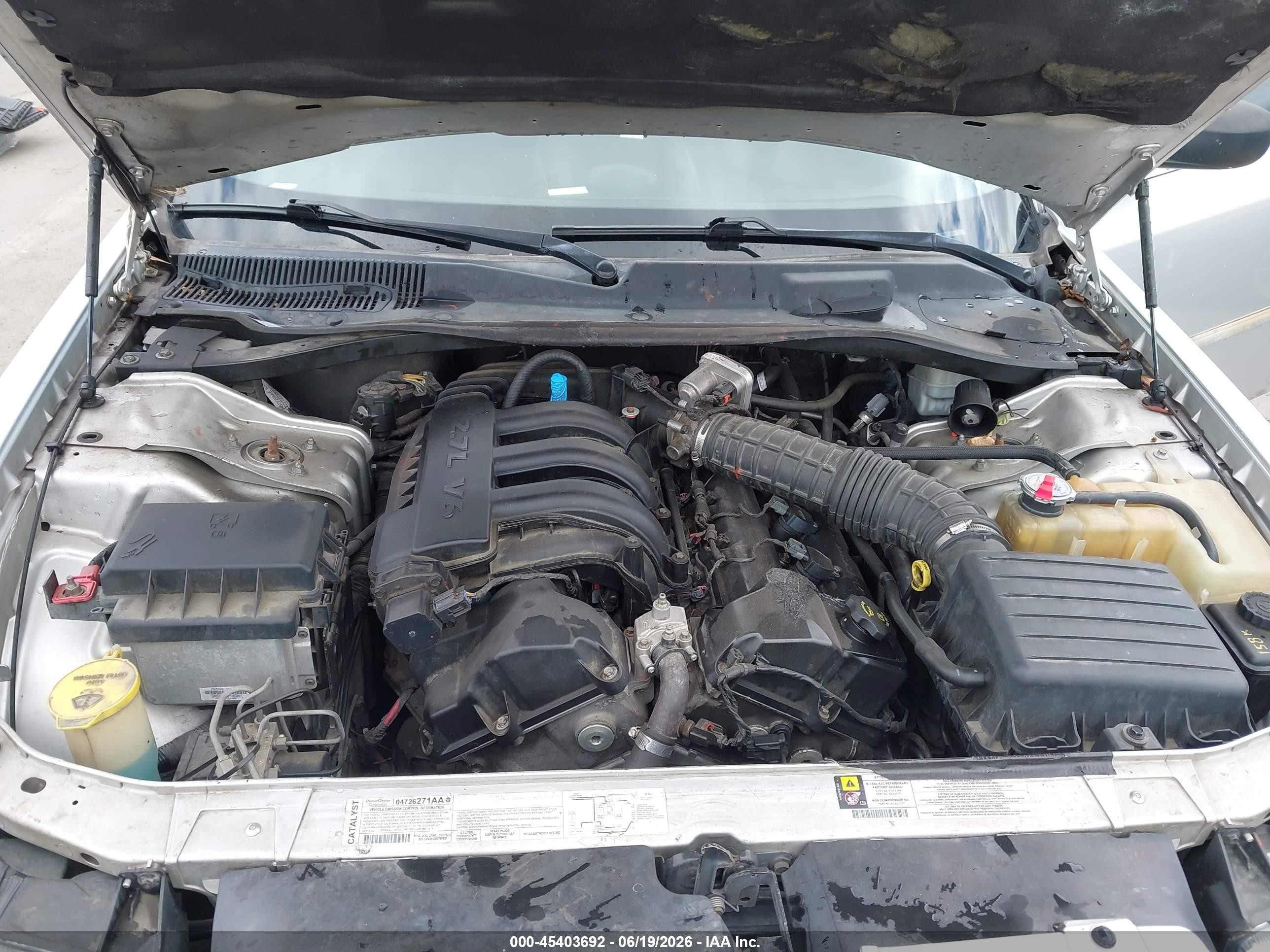 2007 Chrysler 300   Серебряный vin: 2C3KA43R07H795472