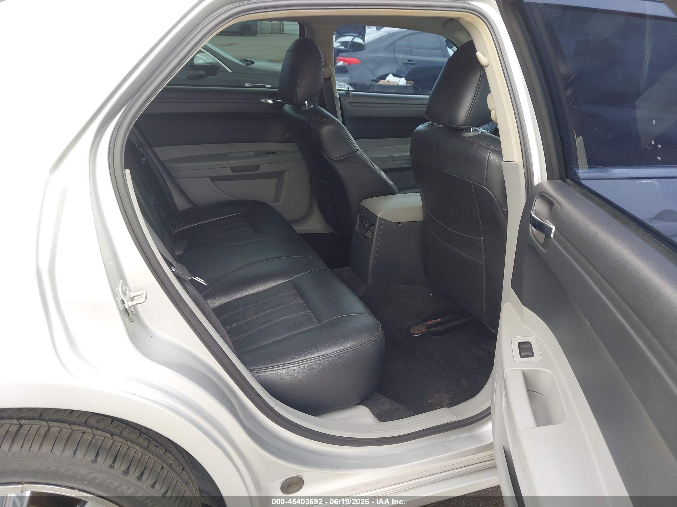 2007 Chrysler 300   Серебряный vin: 2C3KA43R07H795472