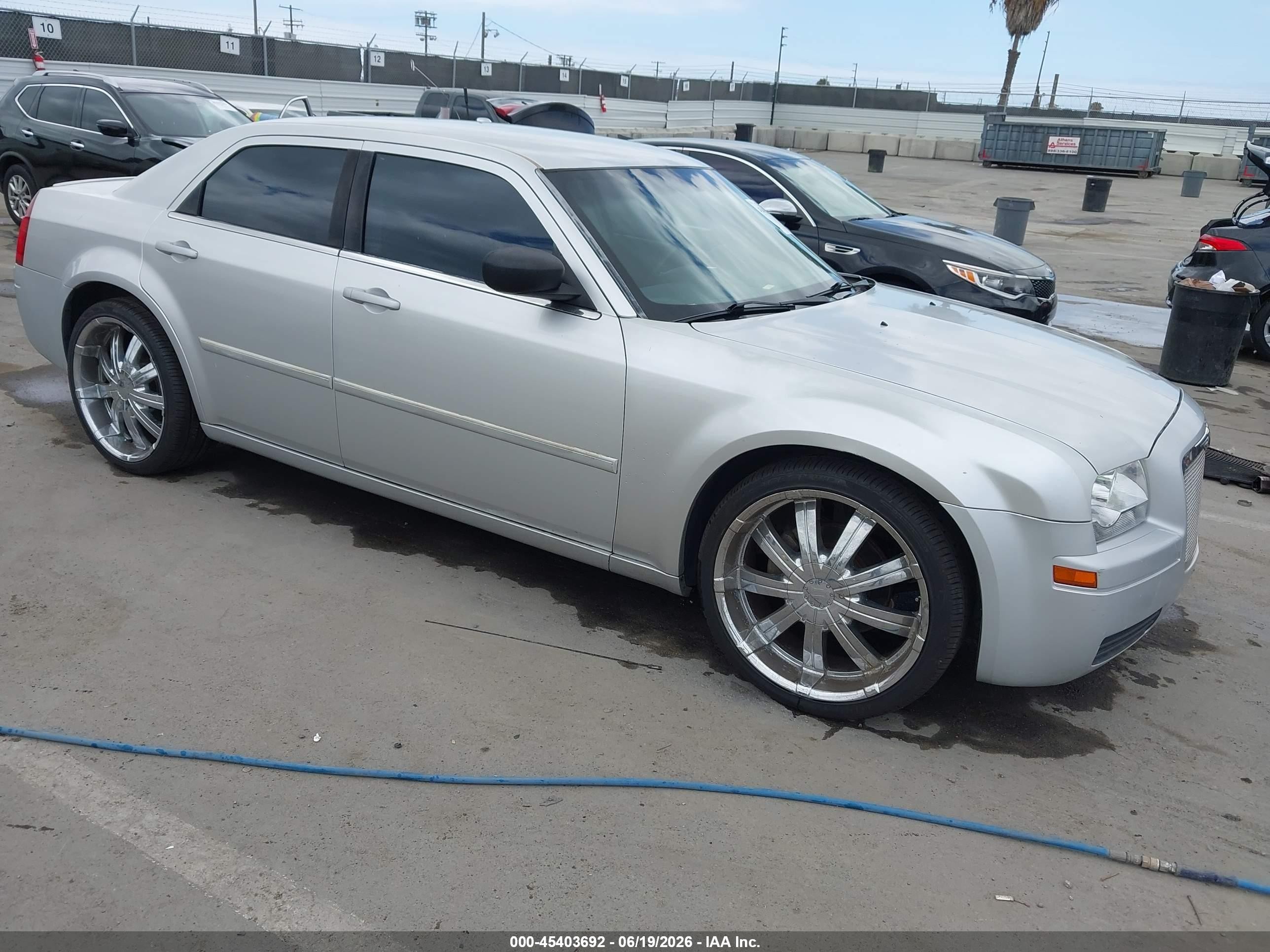 2007 Chrysler 300   Серебряный vin: 2C3KA43R07H795472