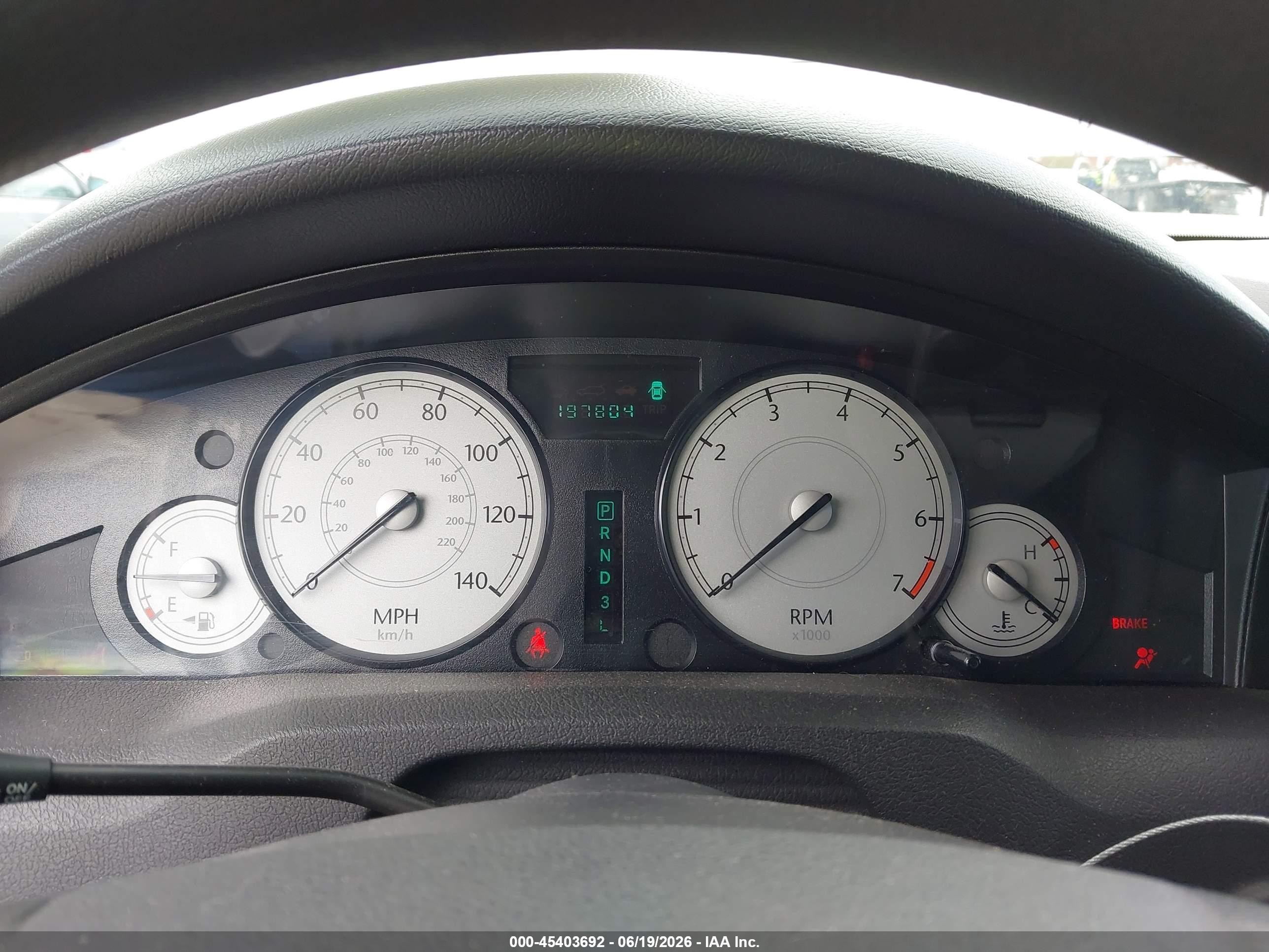 2007 Chrysler 300   Серебряный vin: 2C3KA43R07H795472