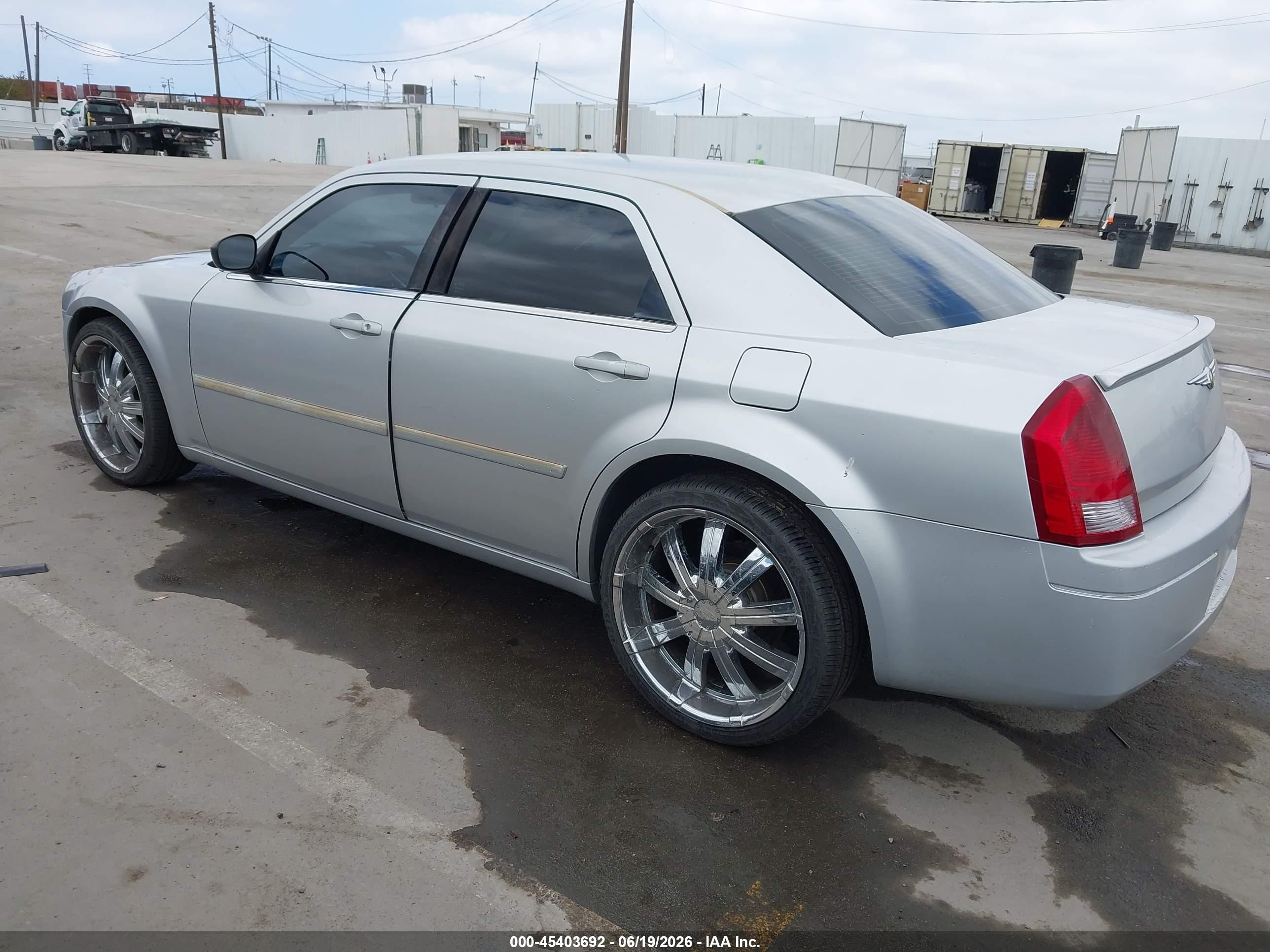 2007 Chrysler 300   Серебряный vin: 2C3KA43R07H795472