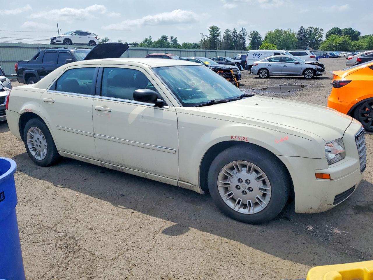 2007 Chrysler 300 Cream vin: 2C3KA43R07H868582