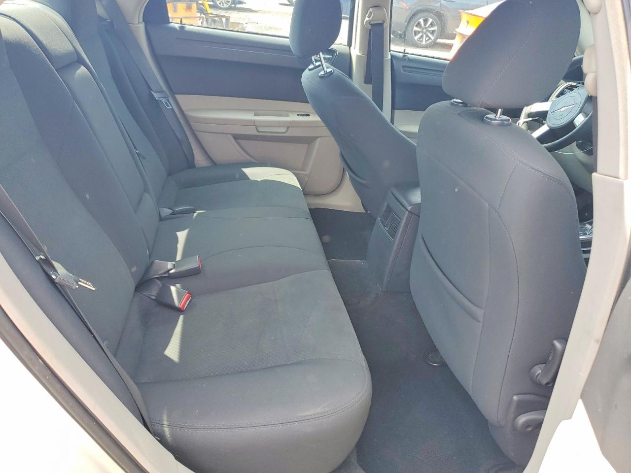 2007 Chrysler 300 Cream vin: 2C3KA43R07H868582