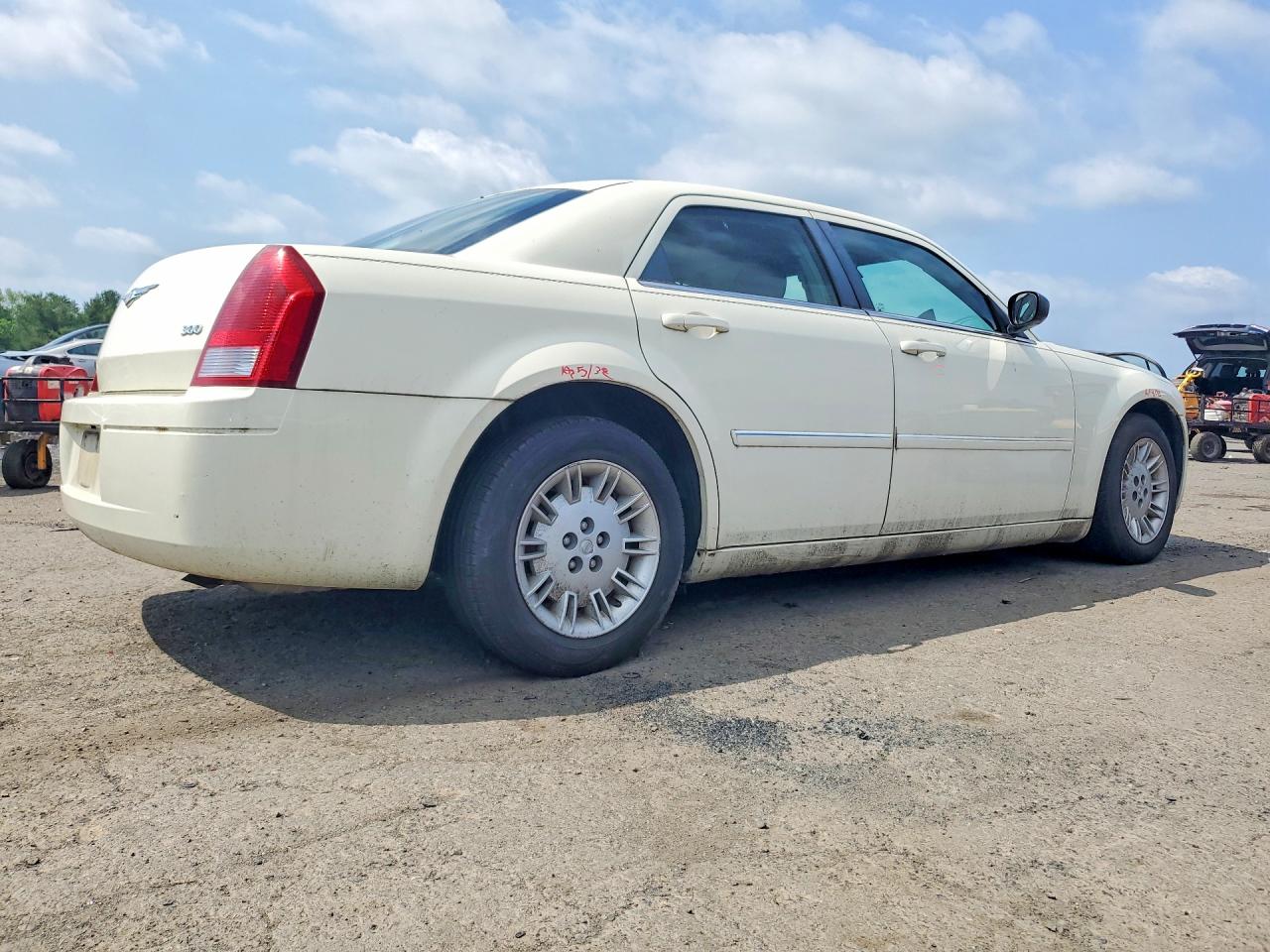 2007 Chrysler 300 Cream vin: 2C3KA43R07H868582