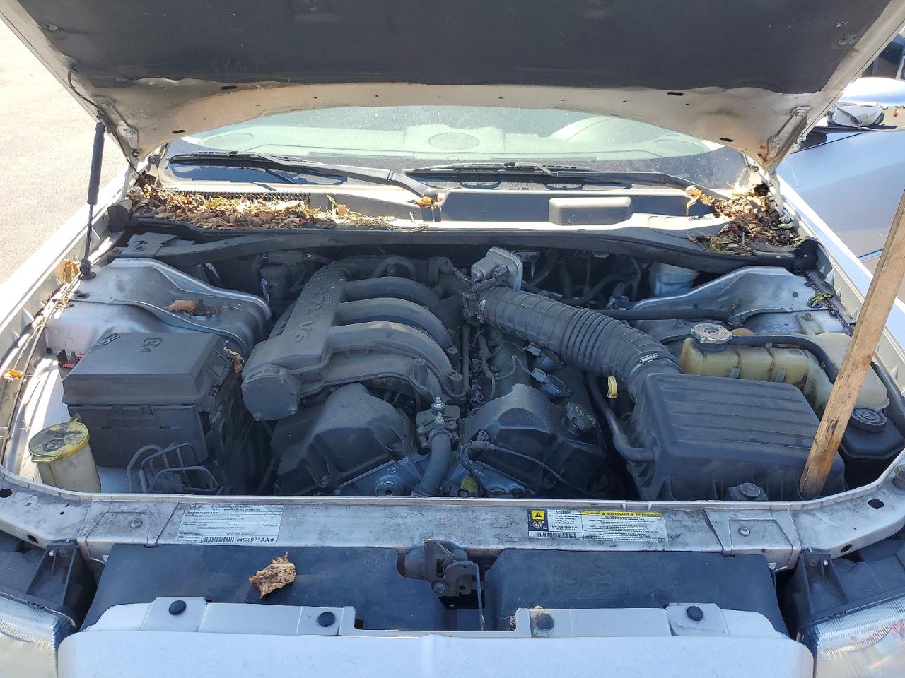 2008 Chrysler 300 Lx Silver vin: 2C3KA43R08H208253