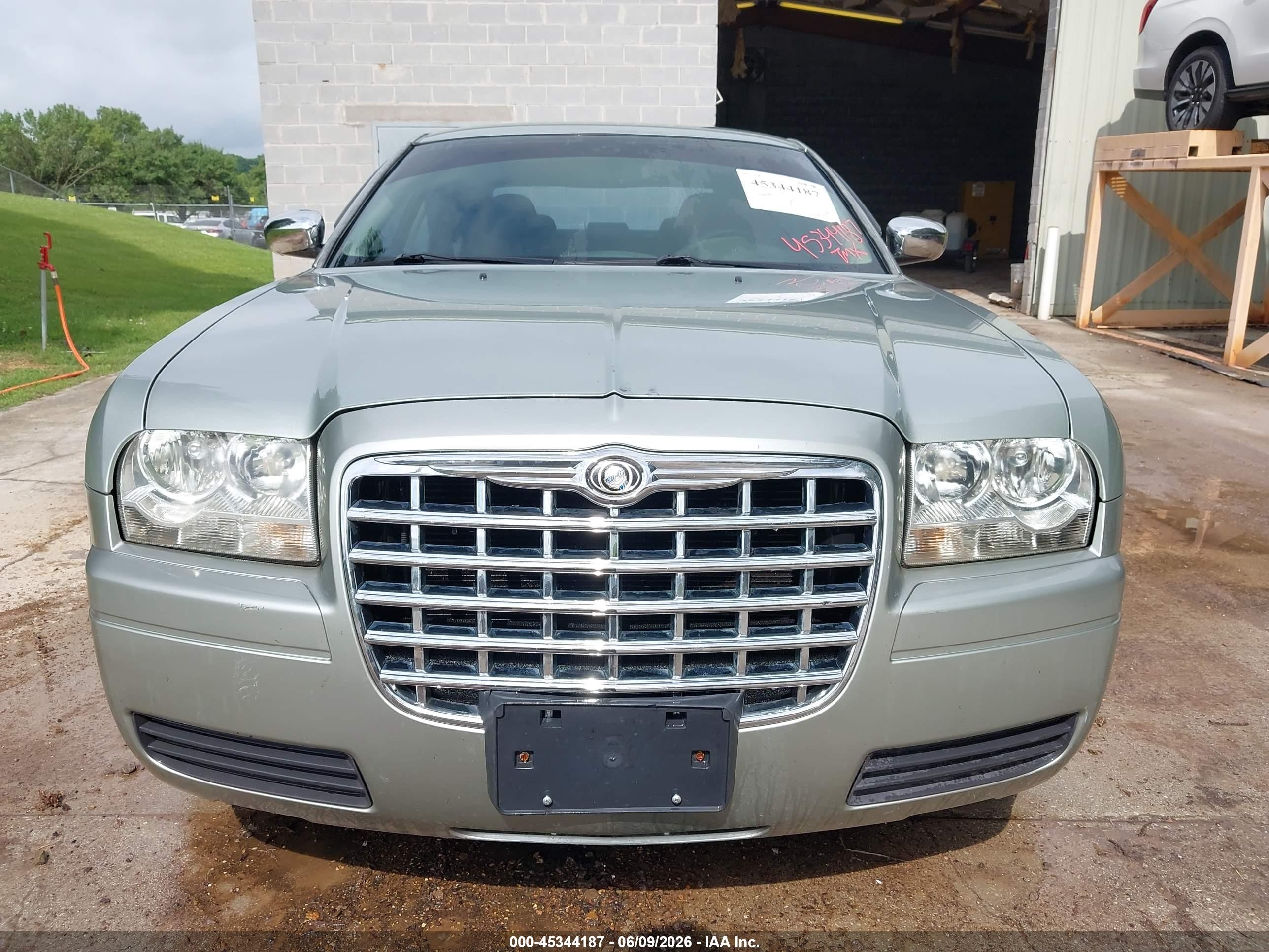 2006 Chrysler 300   Silver vin: 2C3KA43R26H217792