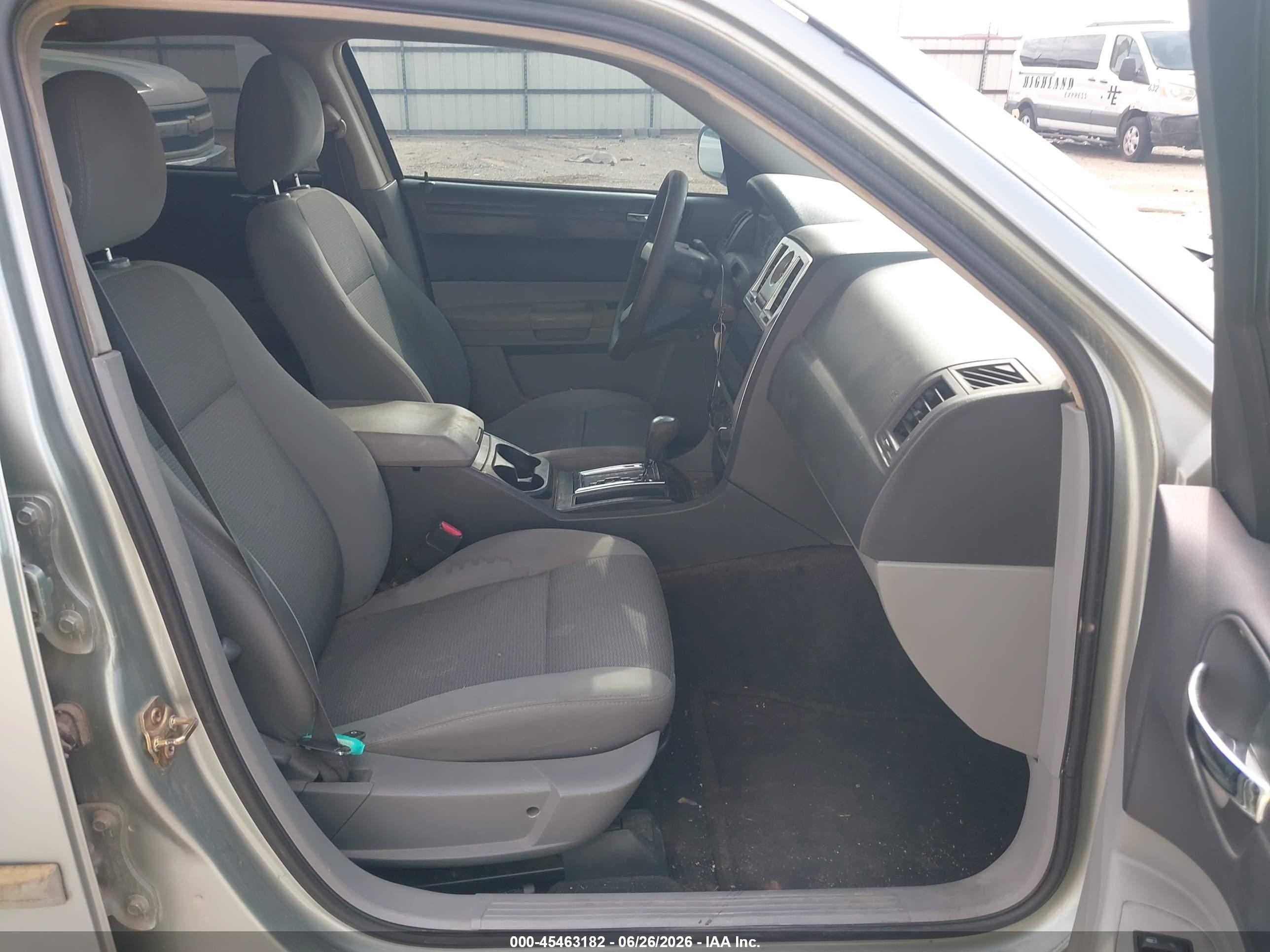 2006 Chrysler 300   Silver vin: 2C3KA43R56H367072