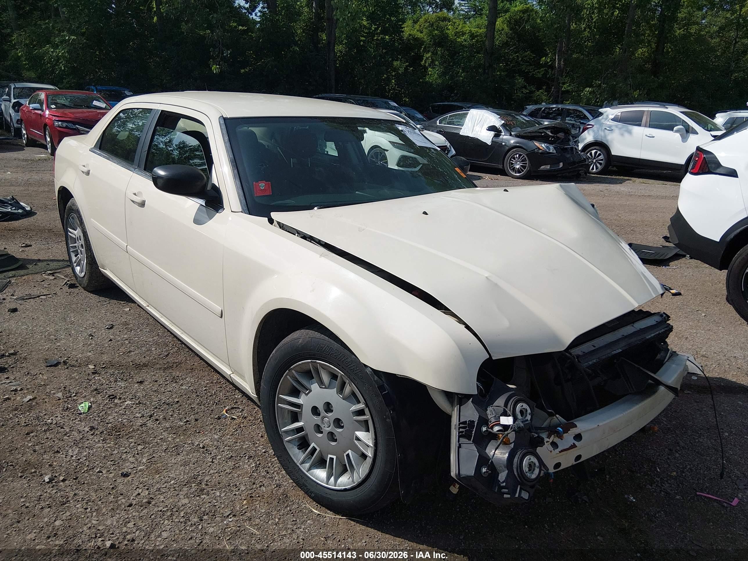 2006 Chrysler 300   White vin: 2C3KA43R76H226620