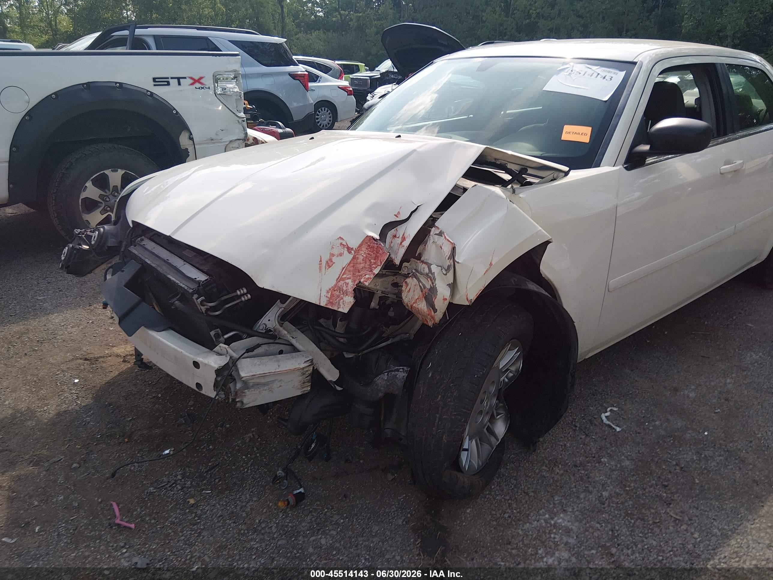 2006 Chrysler 300   White vin: 2C3KA43R76H226620