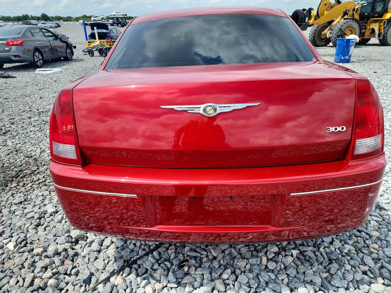 2007 Chrysler 300 Red vin: 2C3KA43R77H820982