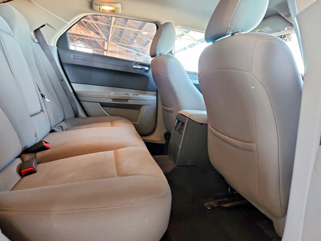 2007 Chrysler 300 Burgundy vin: 2C3KA43R77H860916