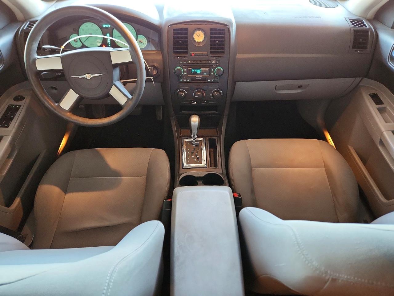 2007 Chrysler 300 Burgundy vin: 2C3KA43R77H860916
