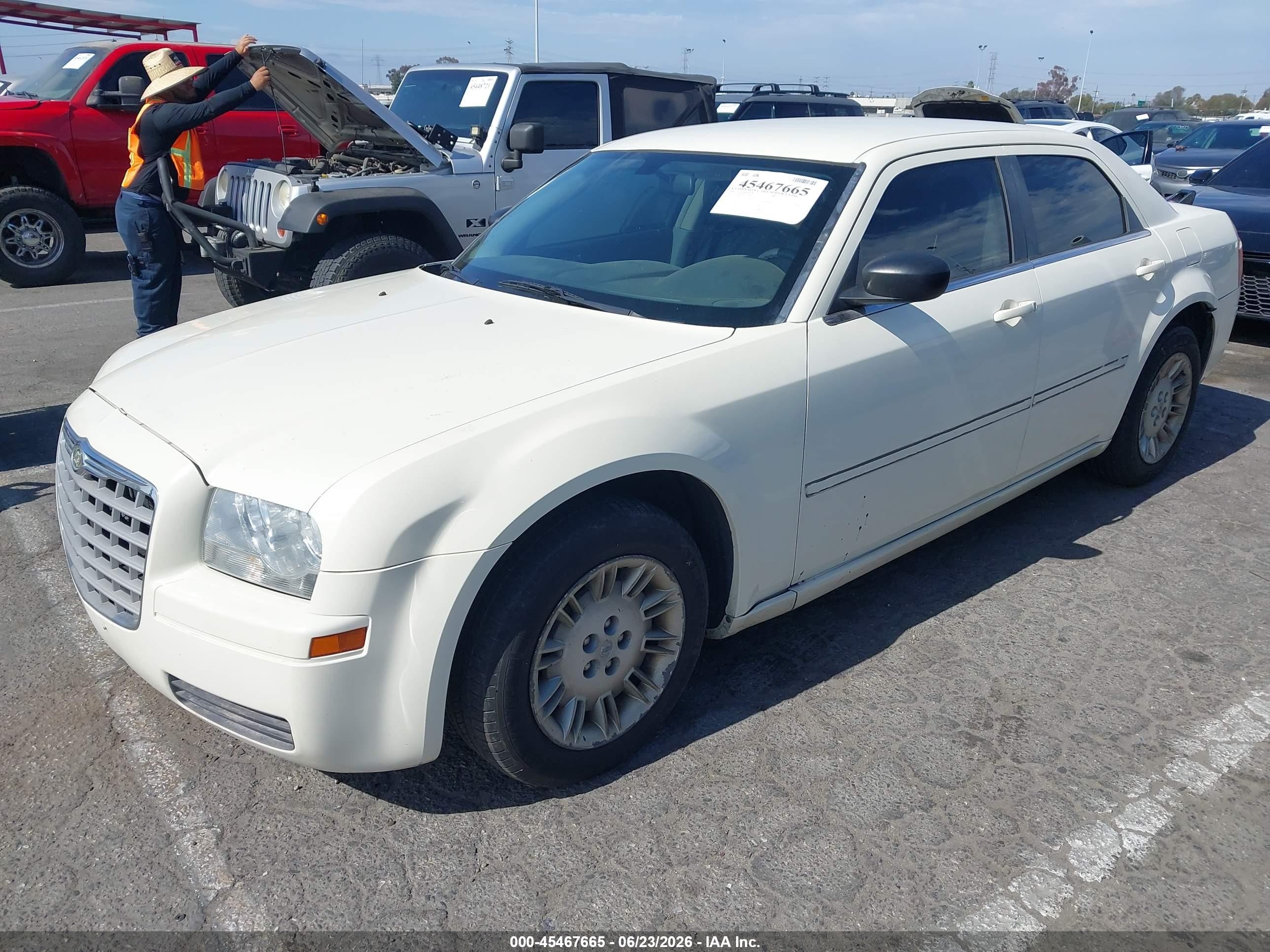 2006 Chrysler 300   Cream vin: 2C3KA43R86H313796