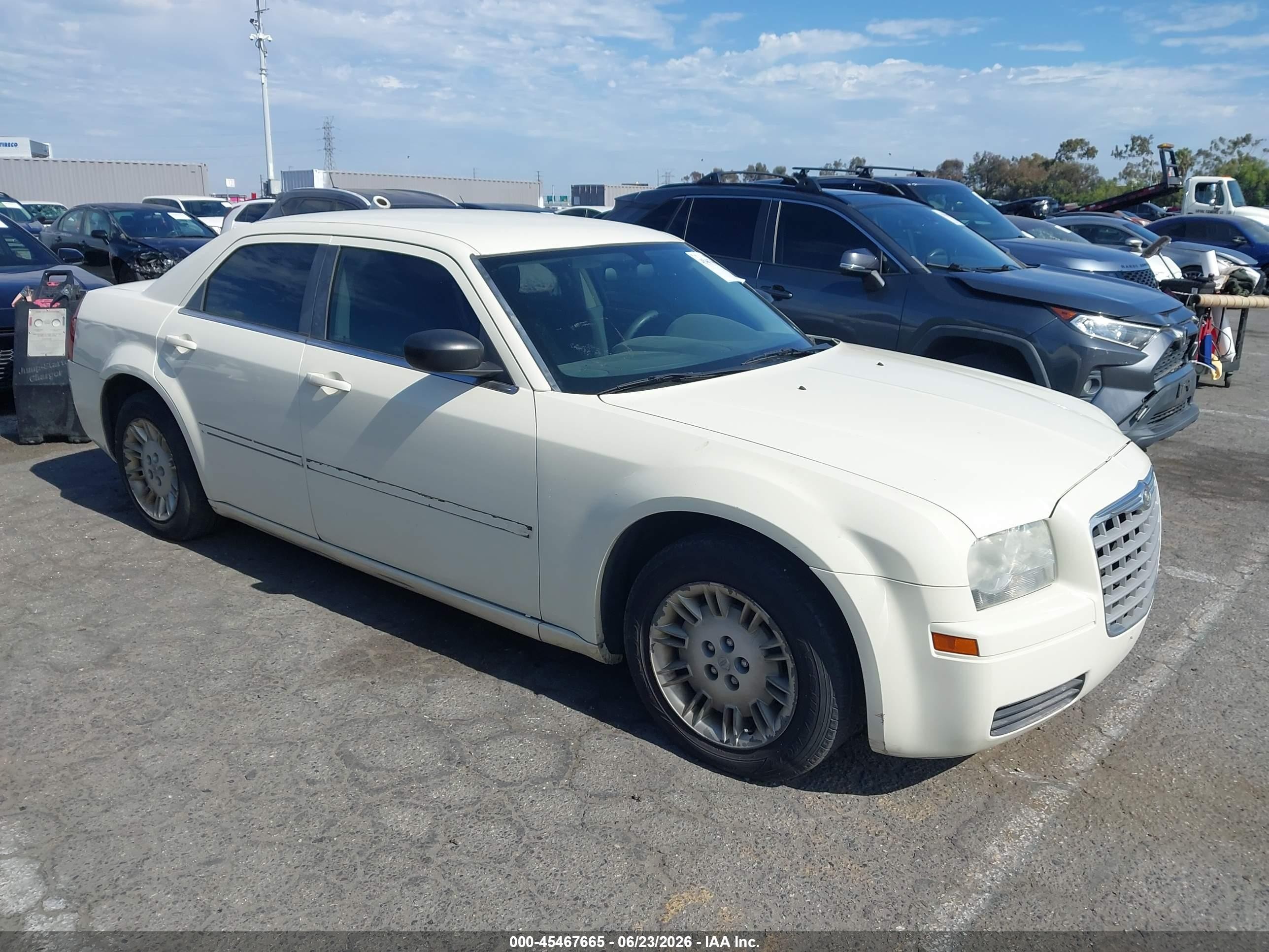 2006 Chrysler 300   Cream vin: 2C3KA43R86H313796