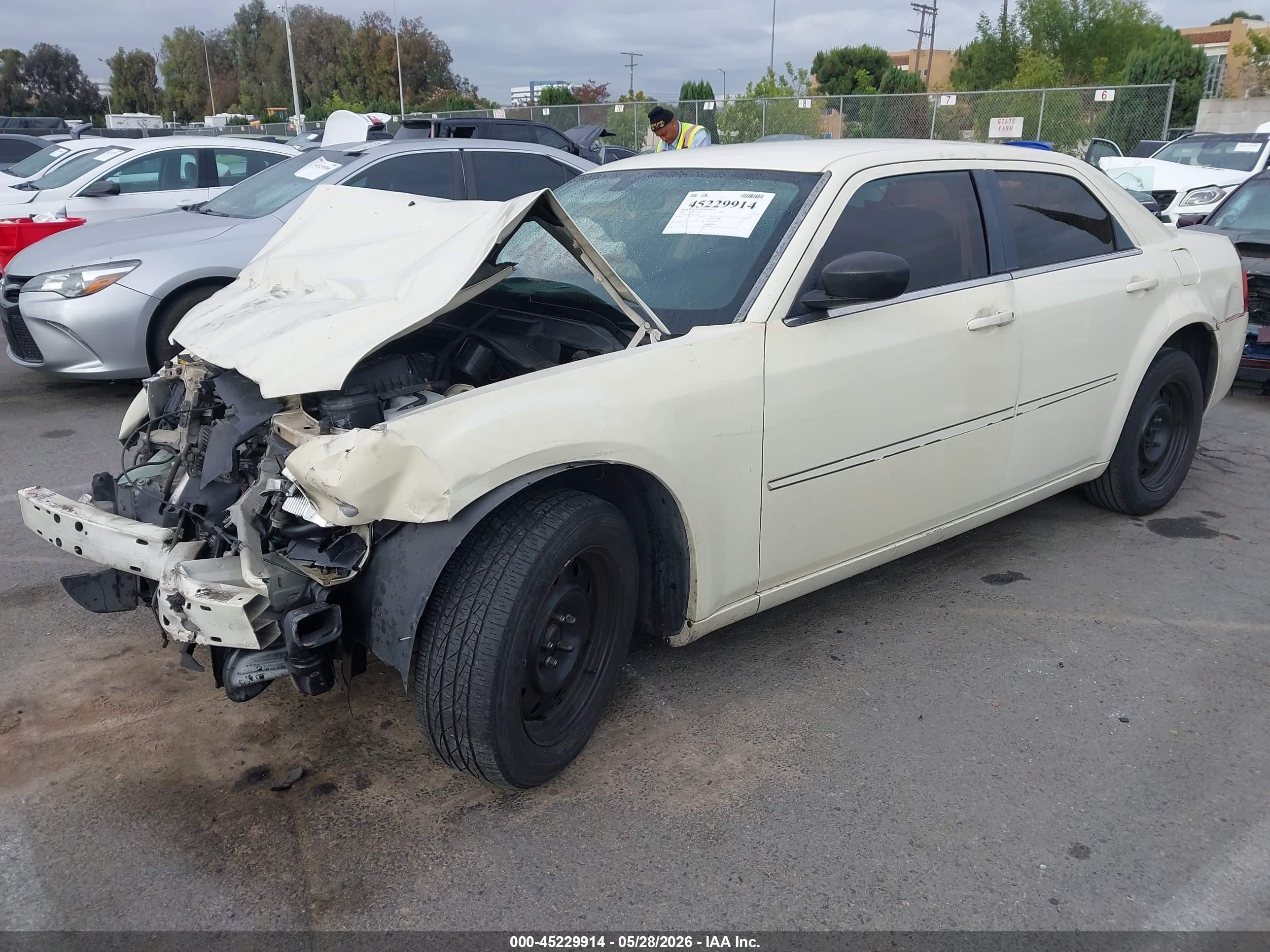 2008 Chrysler 300 Lx Cream vin: 2C3KA43R88H253621
