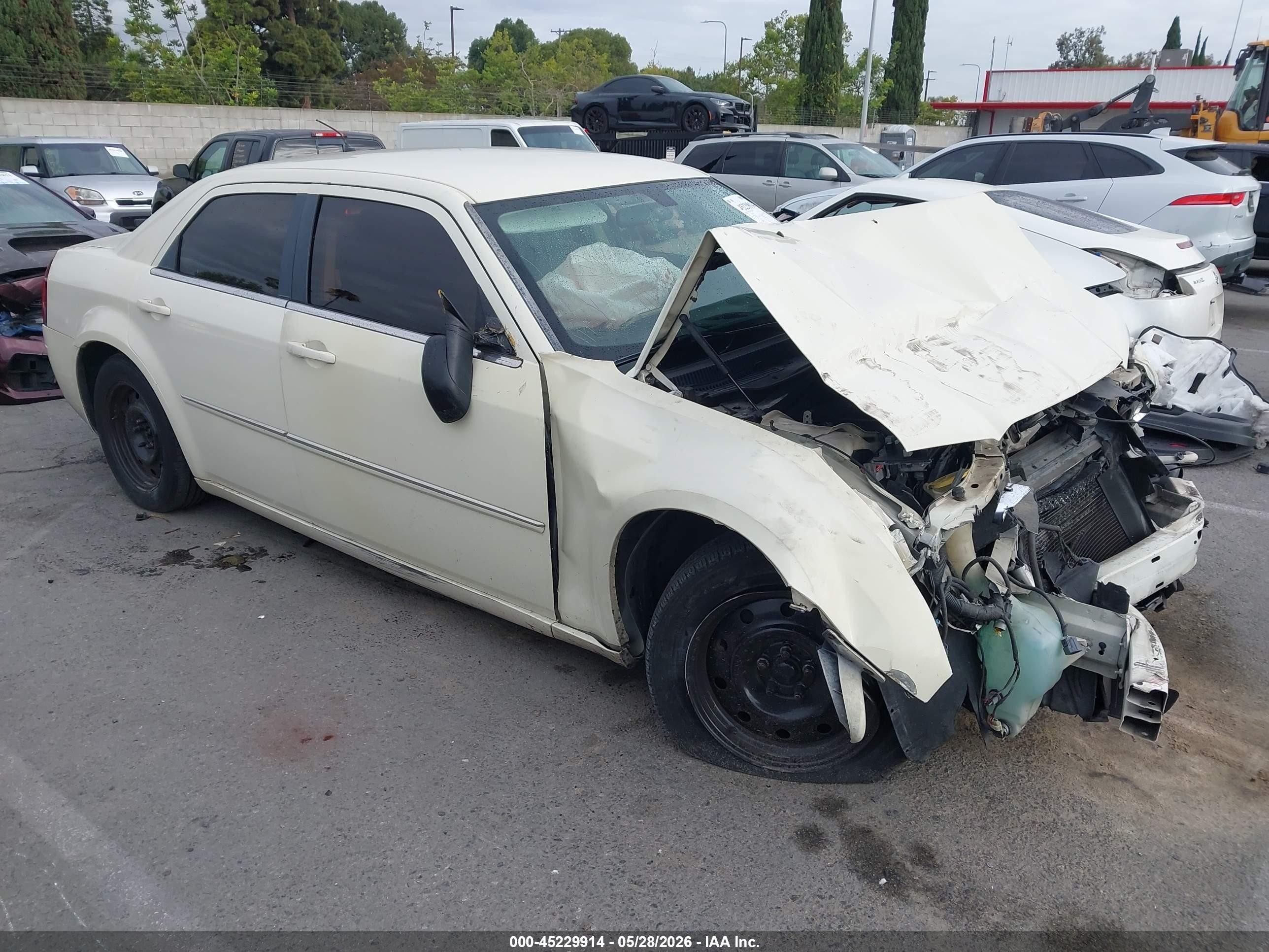 2008 Chrysler 300 Lx Cream vin: 2C3KA43R88H253621