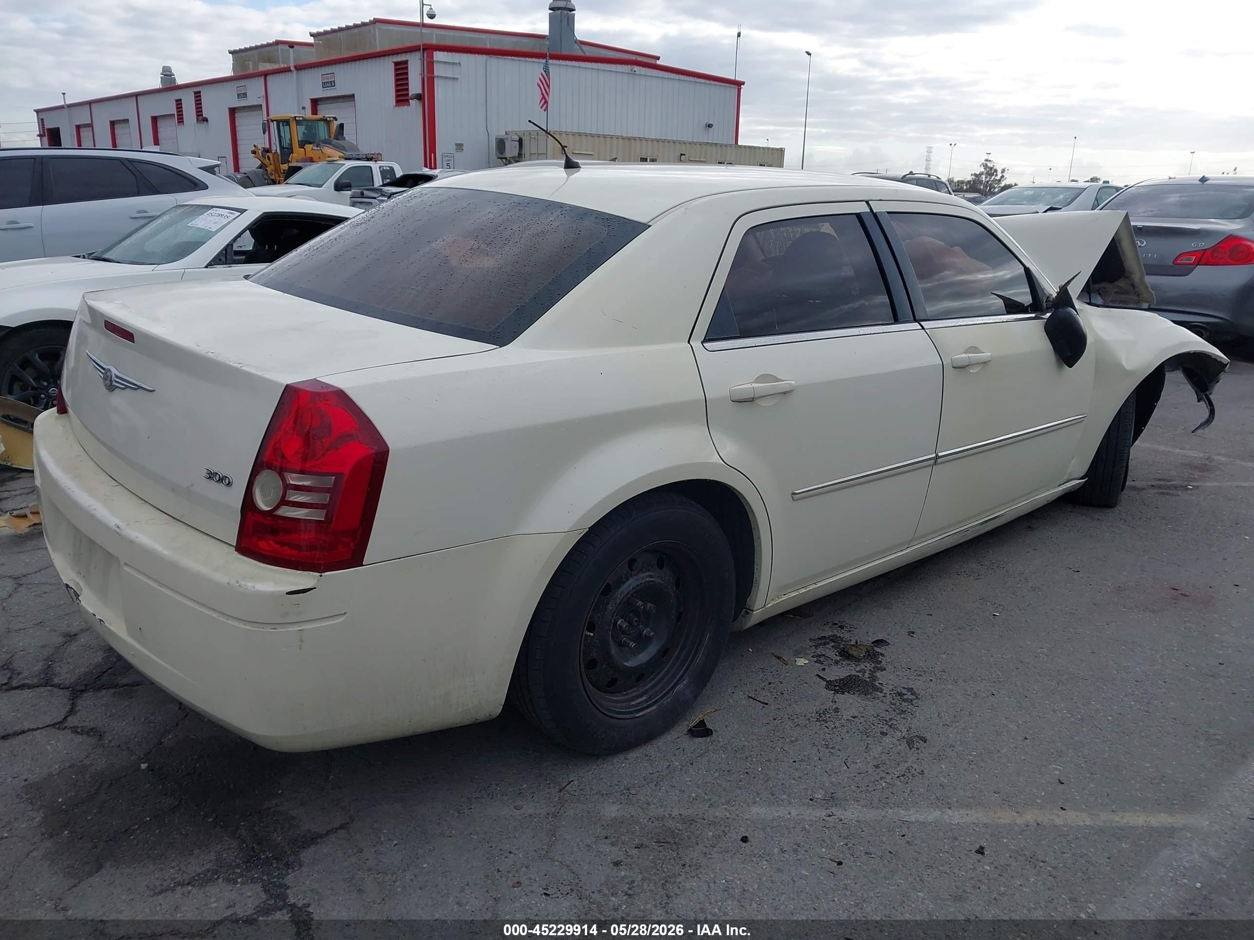 2008 Chrysler 300 Lx Cream vin: 2C3KA43R88H253621
