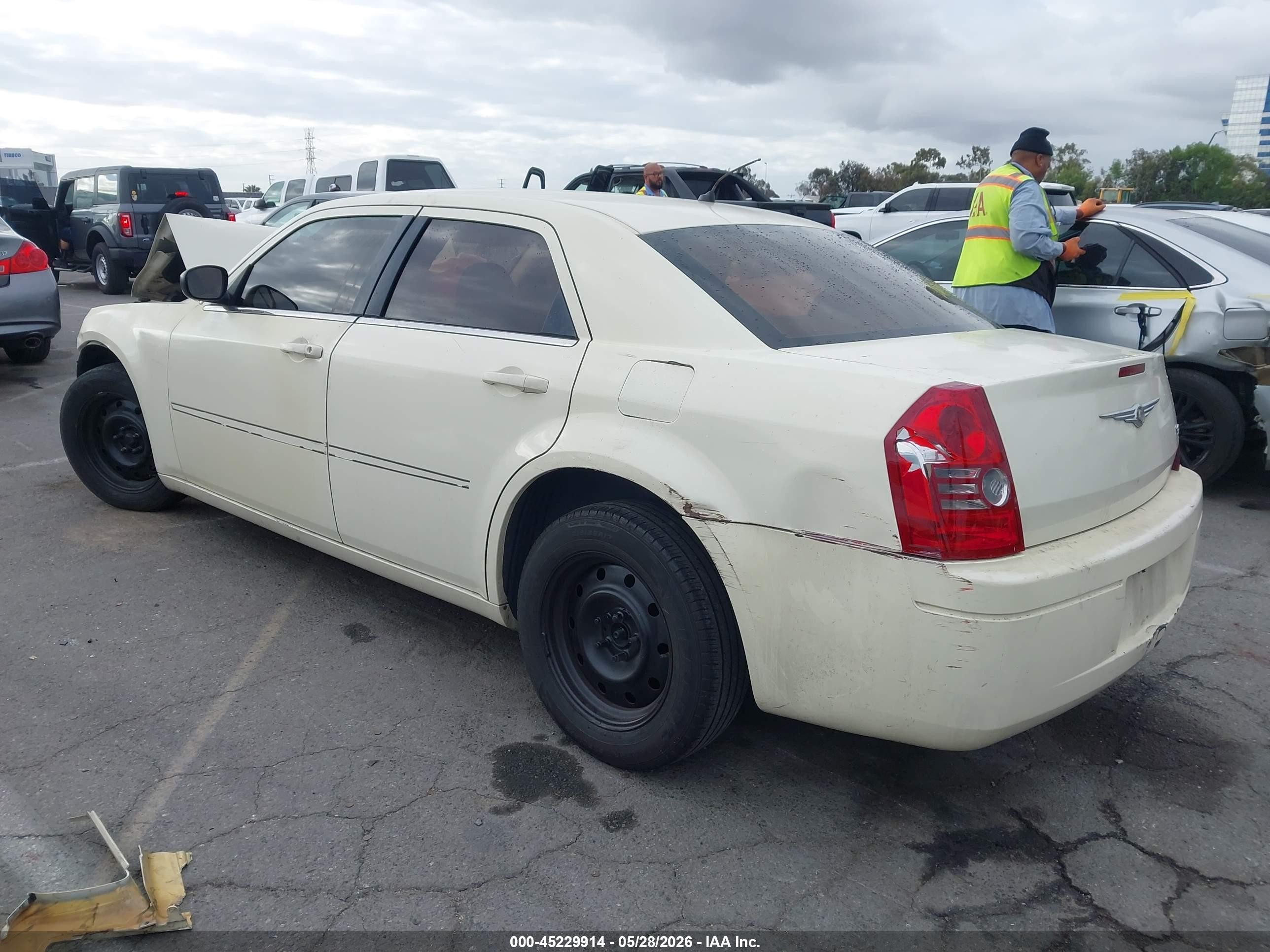 2008 Chrysler 300 Lx Cream vin: 2C3KA43R88H253621