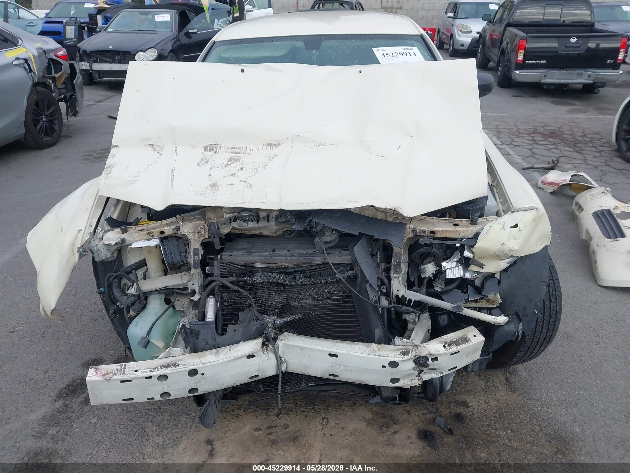 2008 Chrysler 300 Lx Cream vin: 2C3KA43R88H253621