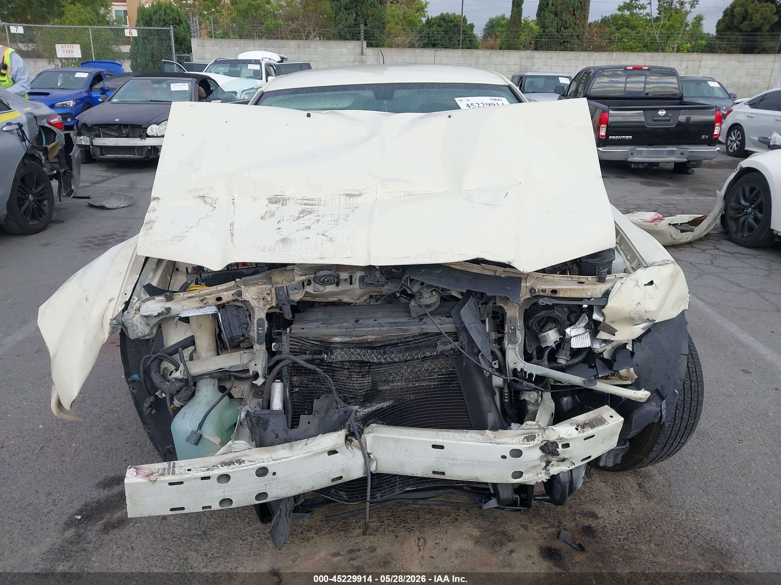 2008 Chrysler 300 Lx Cream vin: 2C3KA43R88H253621